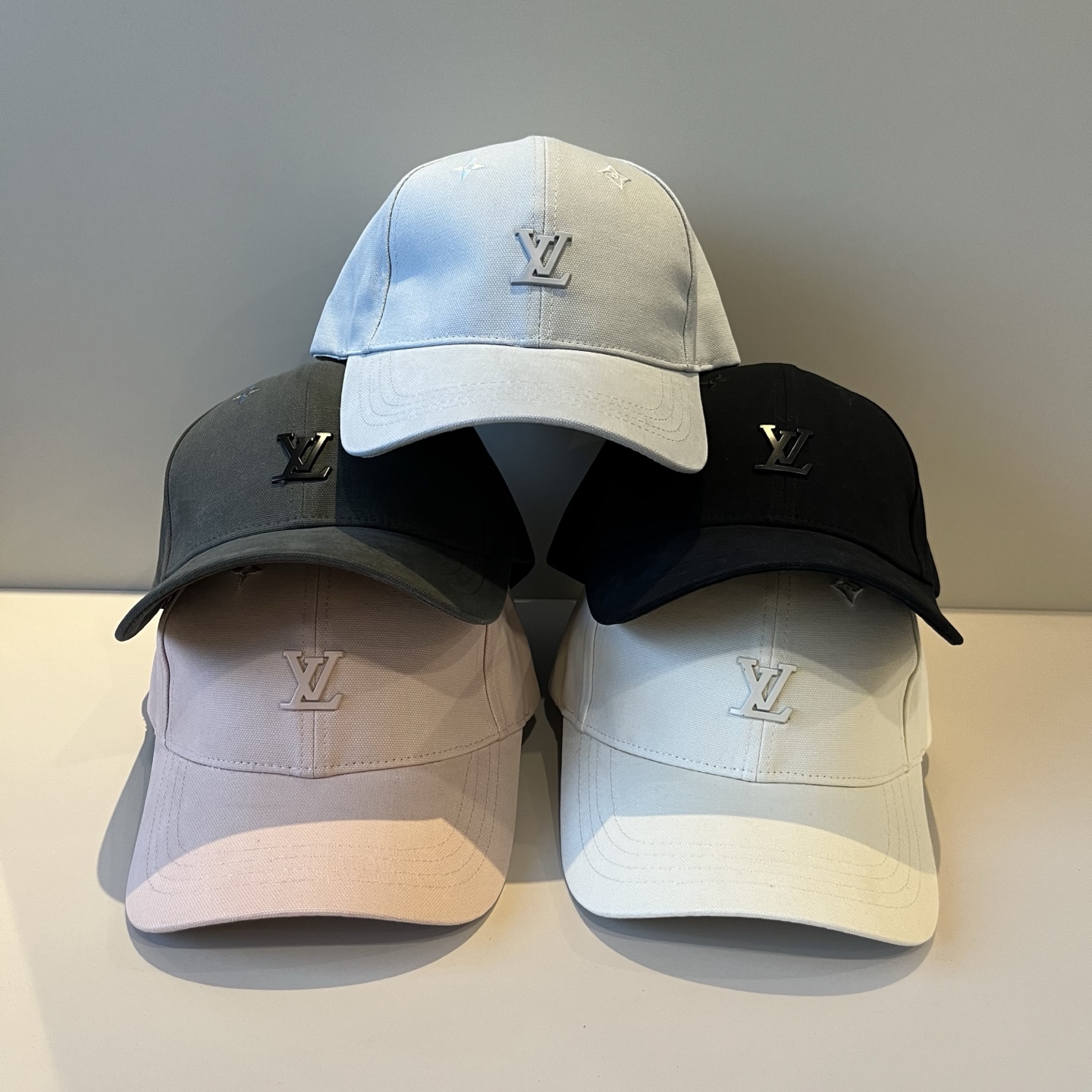 🧢路易威登棒球帽 LouisVuitton😍新款LV棒球帽，重工打造♥️高端大气，百搭款🤗男女通用！跑量
