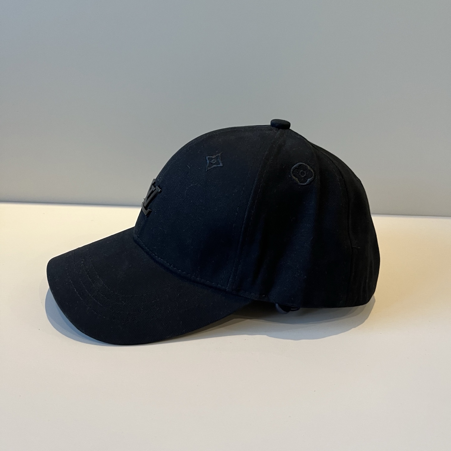 🧢路易威登棒球帽 LouisVuitton😍新款LV棒球帽，重工打造♥️高端大气，百搭款🤗男女通用！跑量