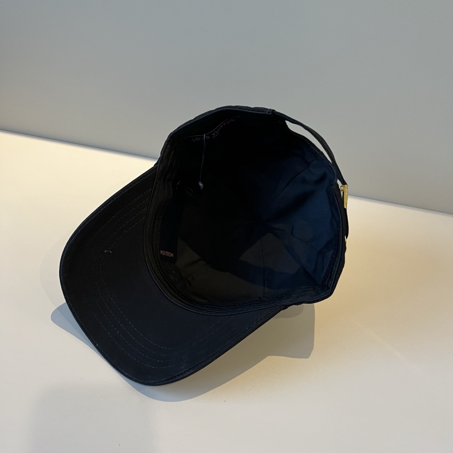 🧢路易威登棒球帽 LouisVuitton😍新款LV棒球帽，重工打造♥️高端大气，百搭款🤗男女通用！跑量