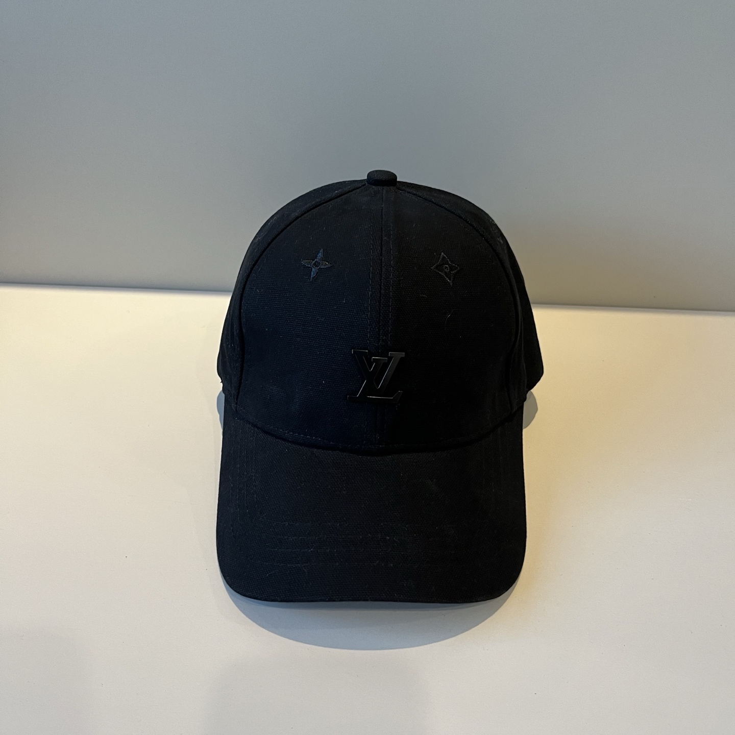 🧢路易威登棒球帽 LouisVuitton😍新款LV棒球帽，重工打造♥️高端大气，百搭款🤗男女通用！跑量