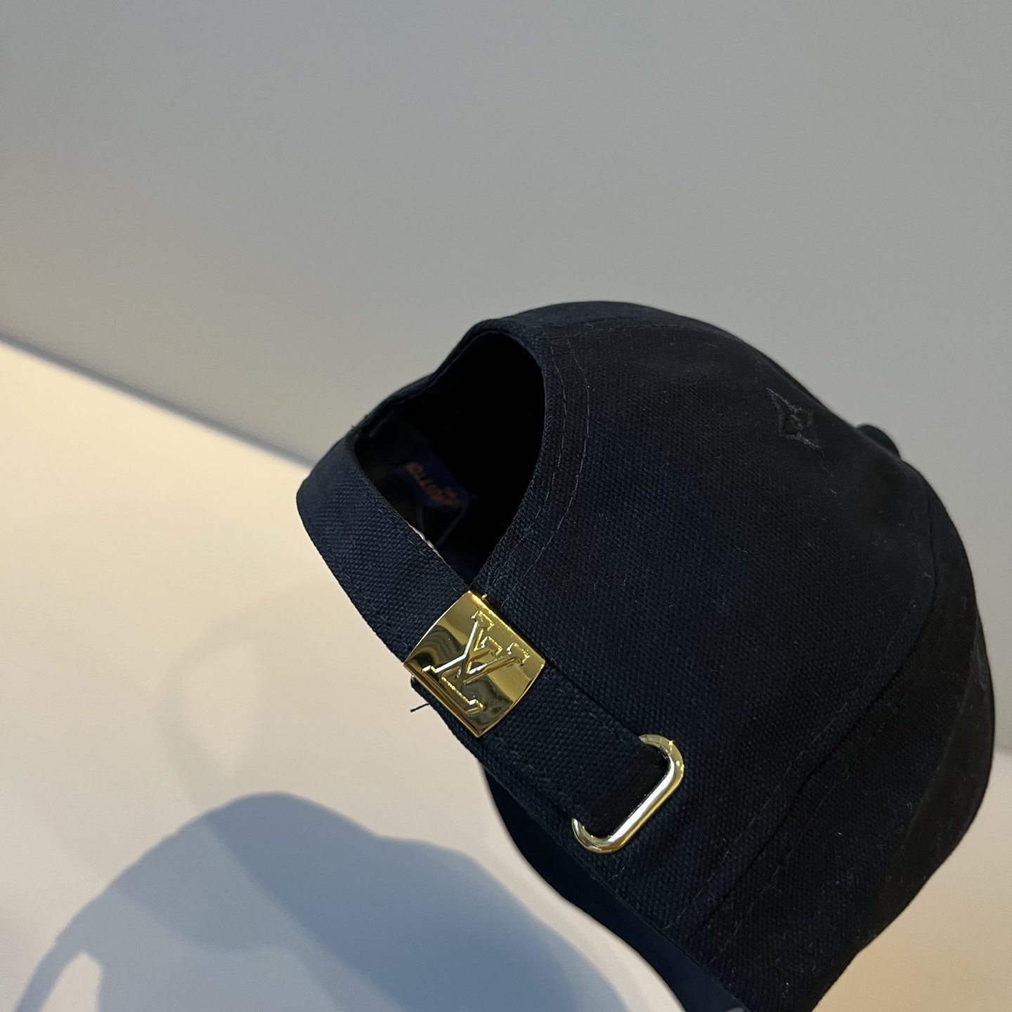 🧢路易威登棒球帽 LouisVuitton😍新款LV棒球帽，重工打造♥️高端大气，百搭款🤗男女通用！跑量