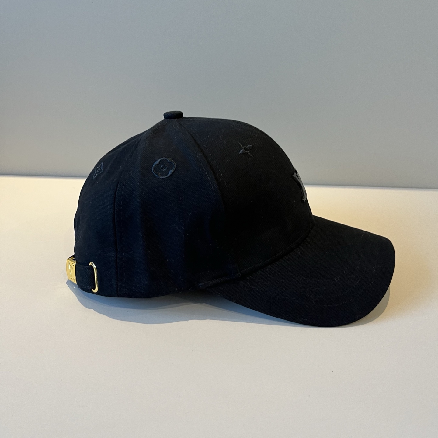 🧢路易威登棒球帽 LouisVuitton😍新款LV棒球帽，重工打造♥️高端大气，百搭款🤗男女通用！跑量