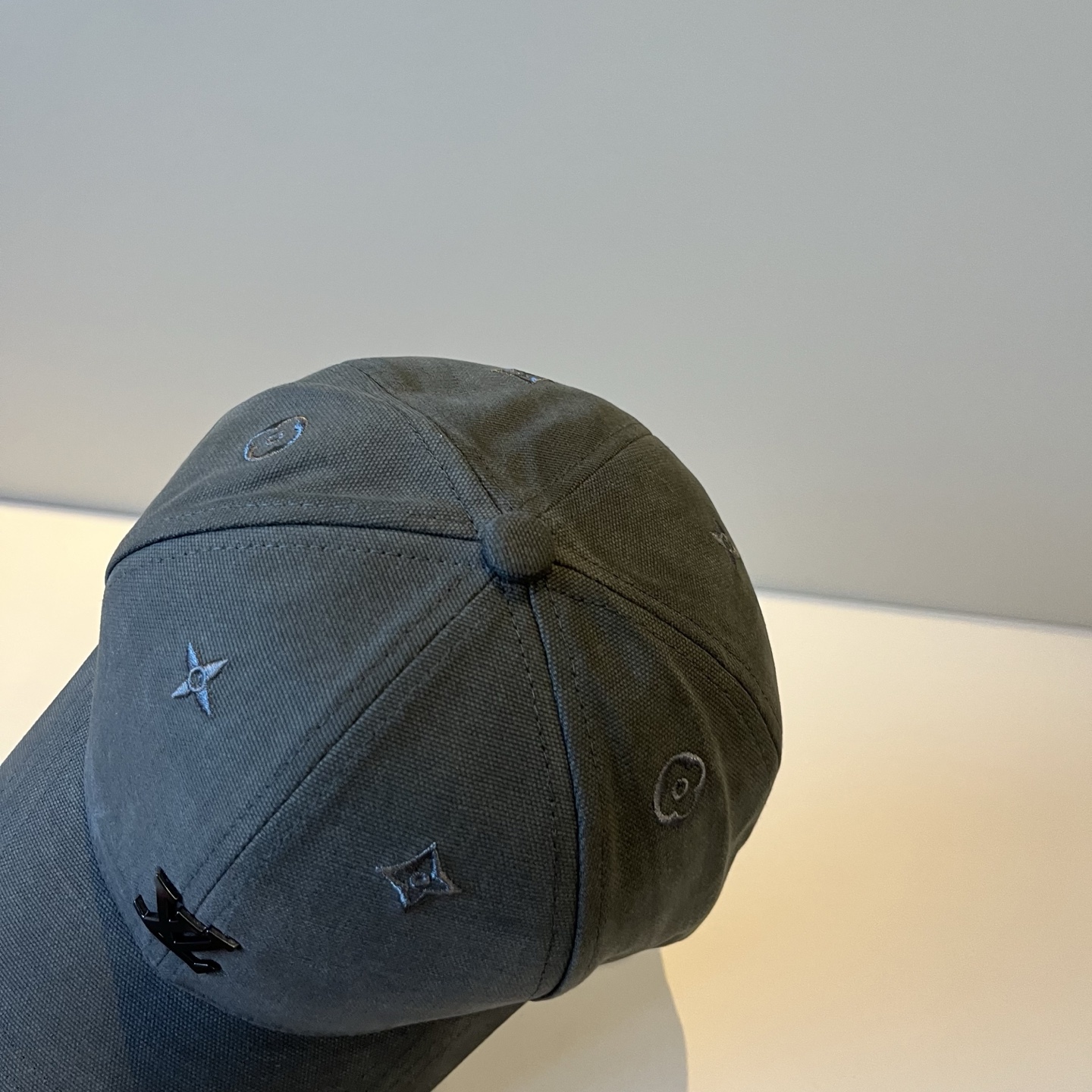 🧢路易威登棒球帽 LouisVuitton😍新款LV棒球帽，重工打造♥️高端大气，百搭款🤗男女通用！跑量