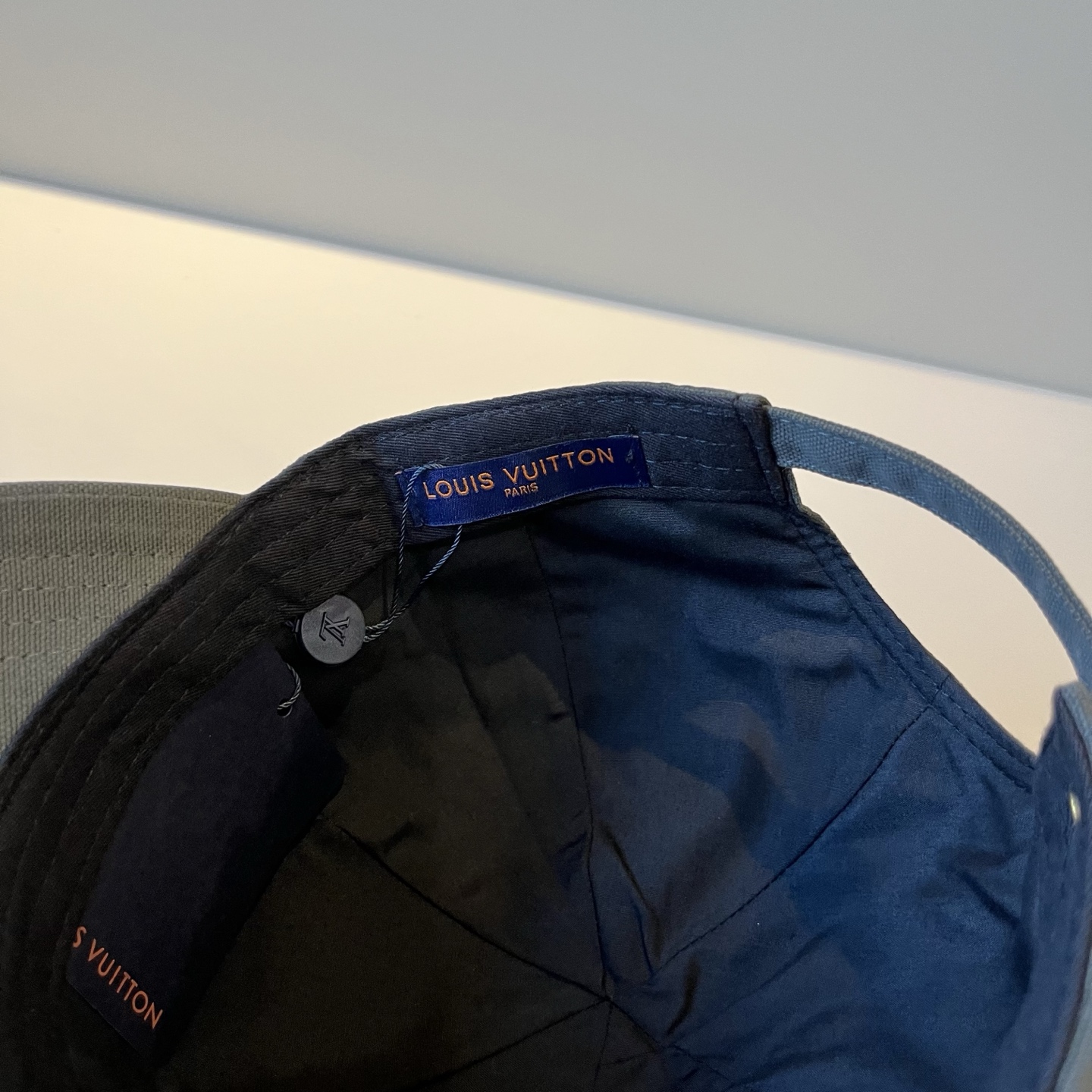 🧢路易威登棒球帽 LouisVuitton😍新款LV棒球帽，重工打造♥️高端大气，百搭款🤗男女通用！跑量