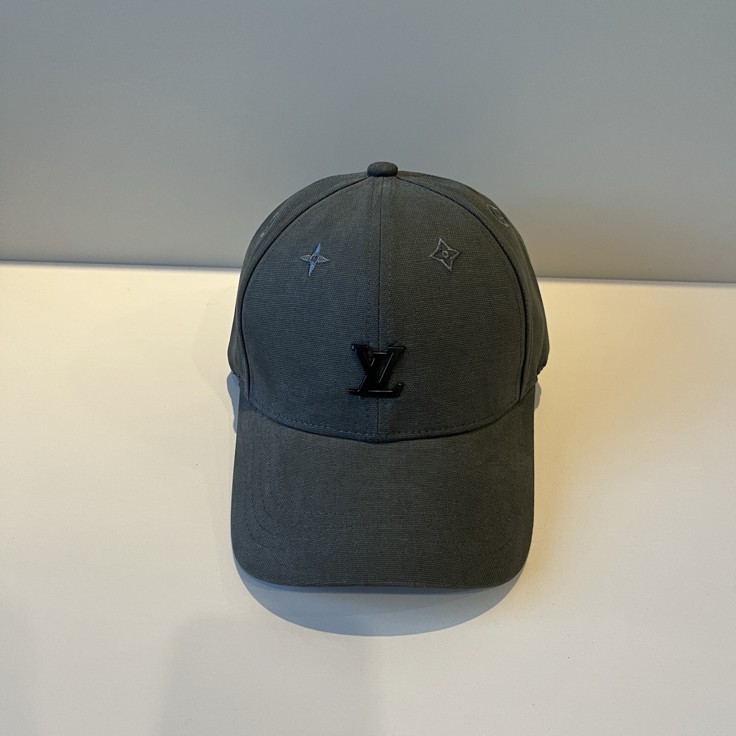 🧢路易威登棒球帽 LouisVuitton😍新款LV棒球帽，重工打造♥️高端大气，百搭款🤗男女通用！跑量