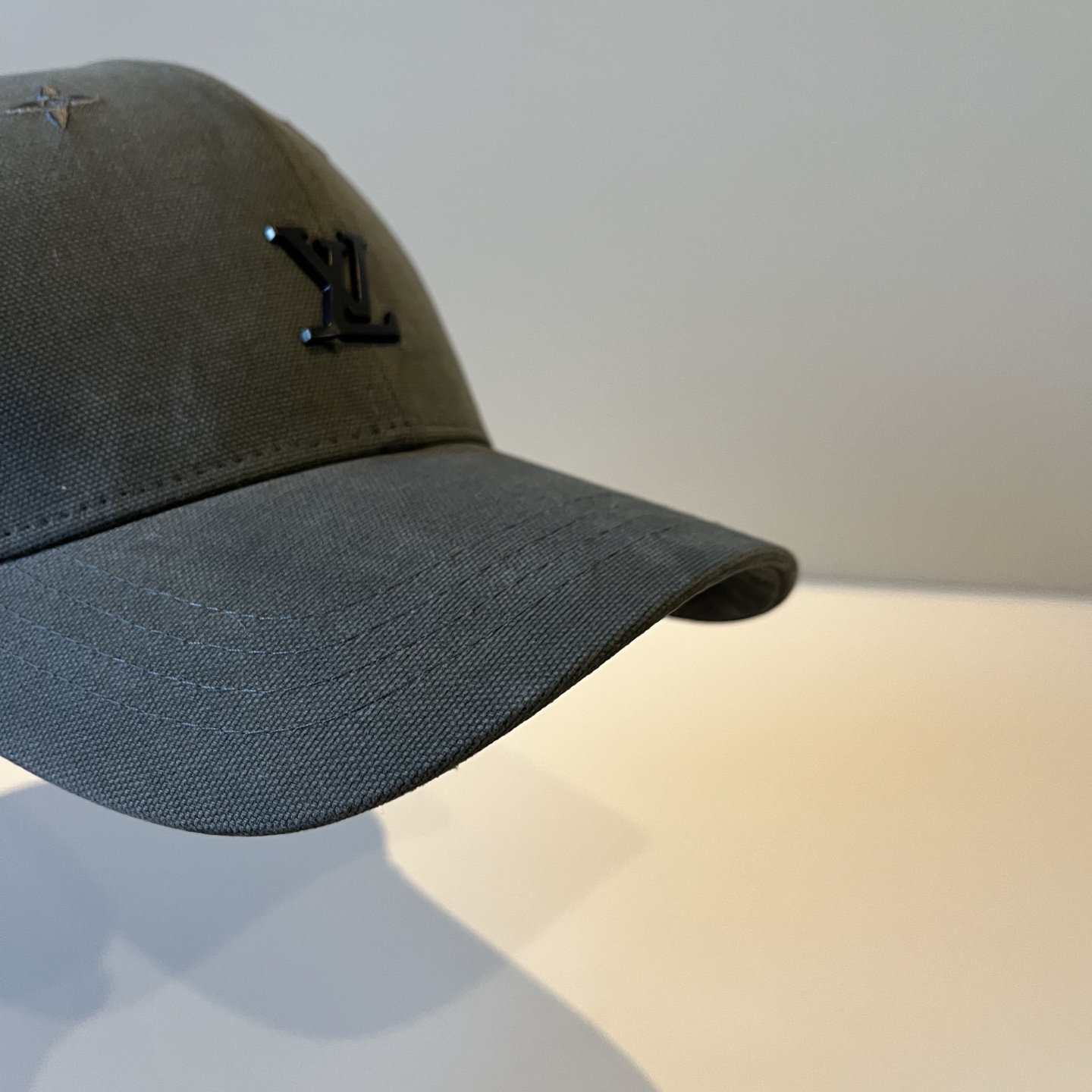 🧢路易威登棒球帽 LouisVuitton😍新款LV棒球帽，重工打造♥️高端大气，百搭款🤗男女通用！跑量