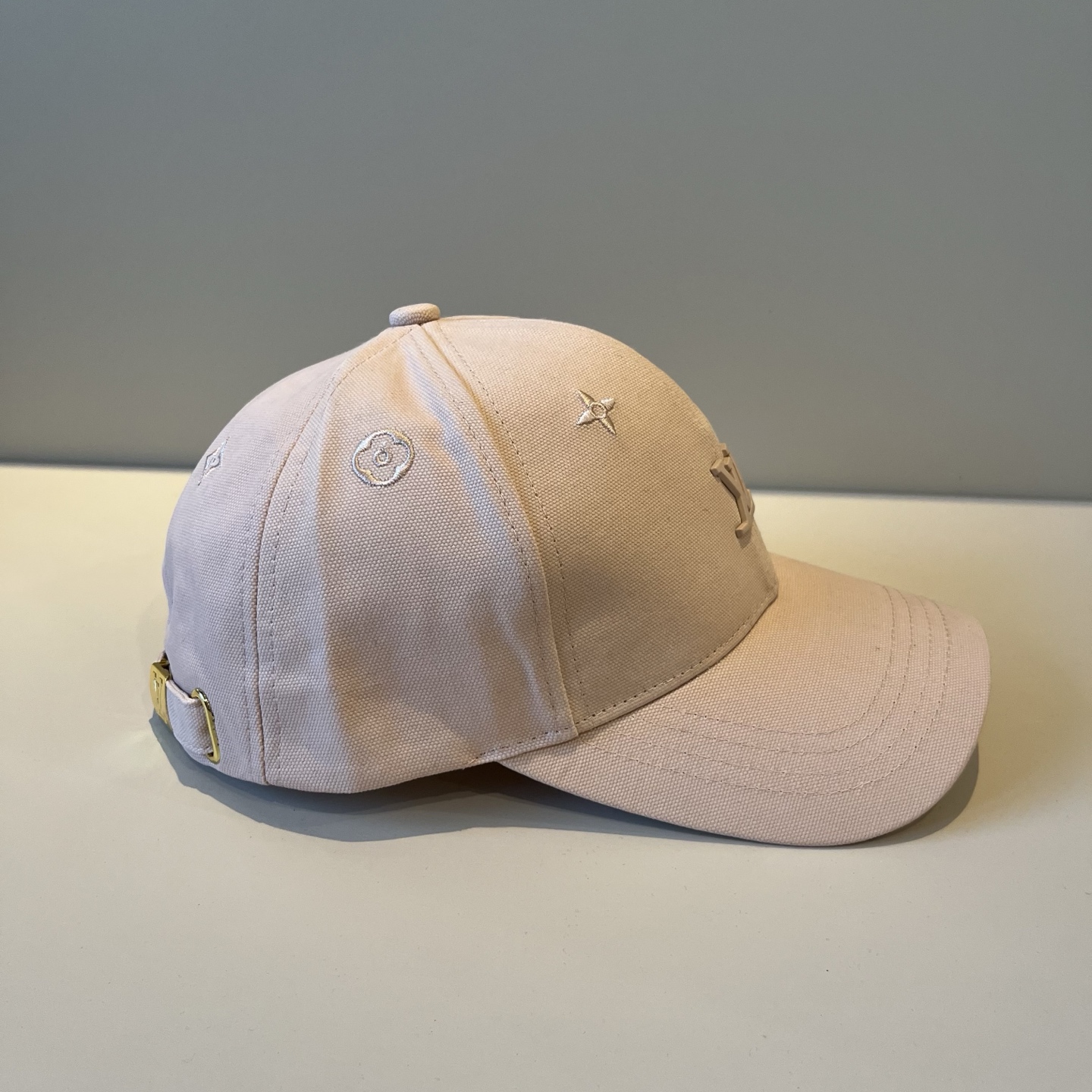 🧢路易威登棒球帽 LouisVuitton😍新款LV棒球帽，重工打造♥️高端大气，百搭款🤗男女通用！跑量