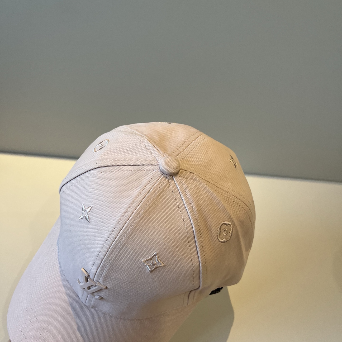 🧢路易威登棒球帽 LouisVuitton😍新款LV棒球帽，重工打造♥️高端大气，百搭款🤗男女通用！跑量