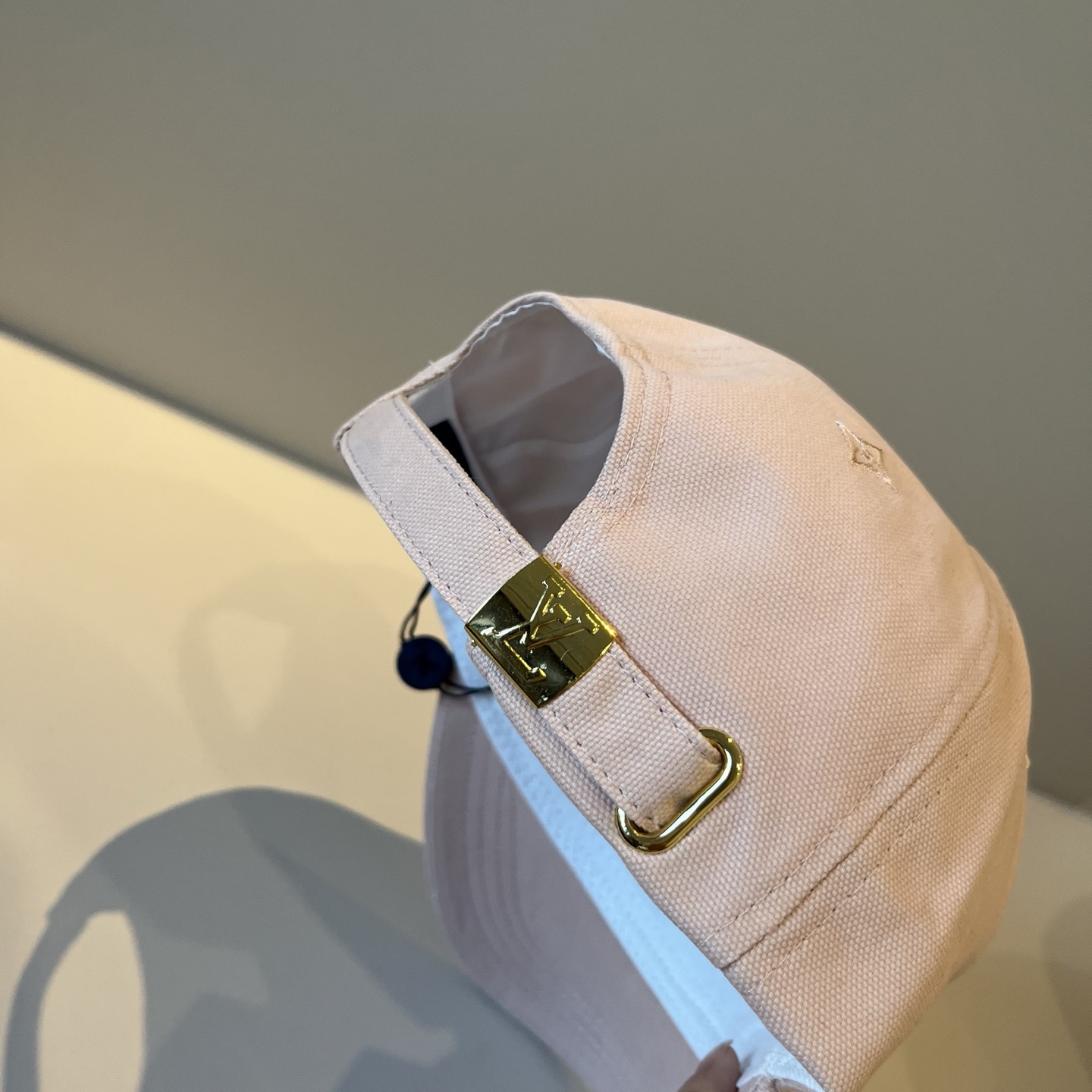 🧢路易威登棒球帽 LouisVuitton😍新款LV棒球帽，重工打造♥️高端大气，百搭款🤗男女通用！跑量