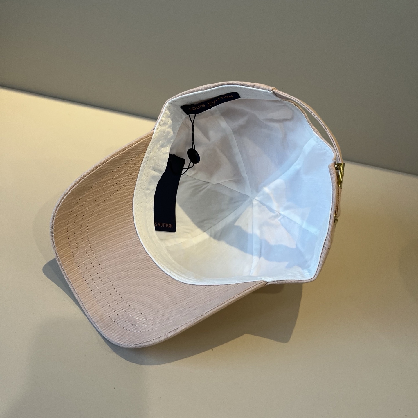 🧢路易威登棒球帽 LouisVuitton😍新款LV棒球帽，重工打造♥️高端大气，百搭款🤗男女通用！跑量