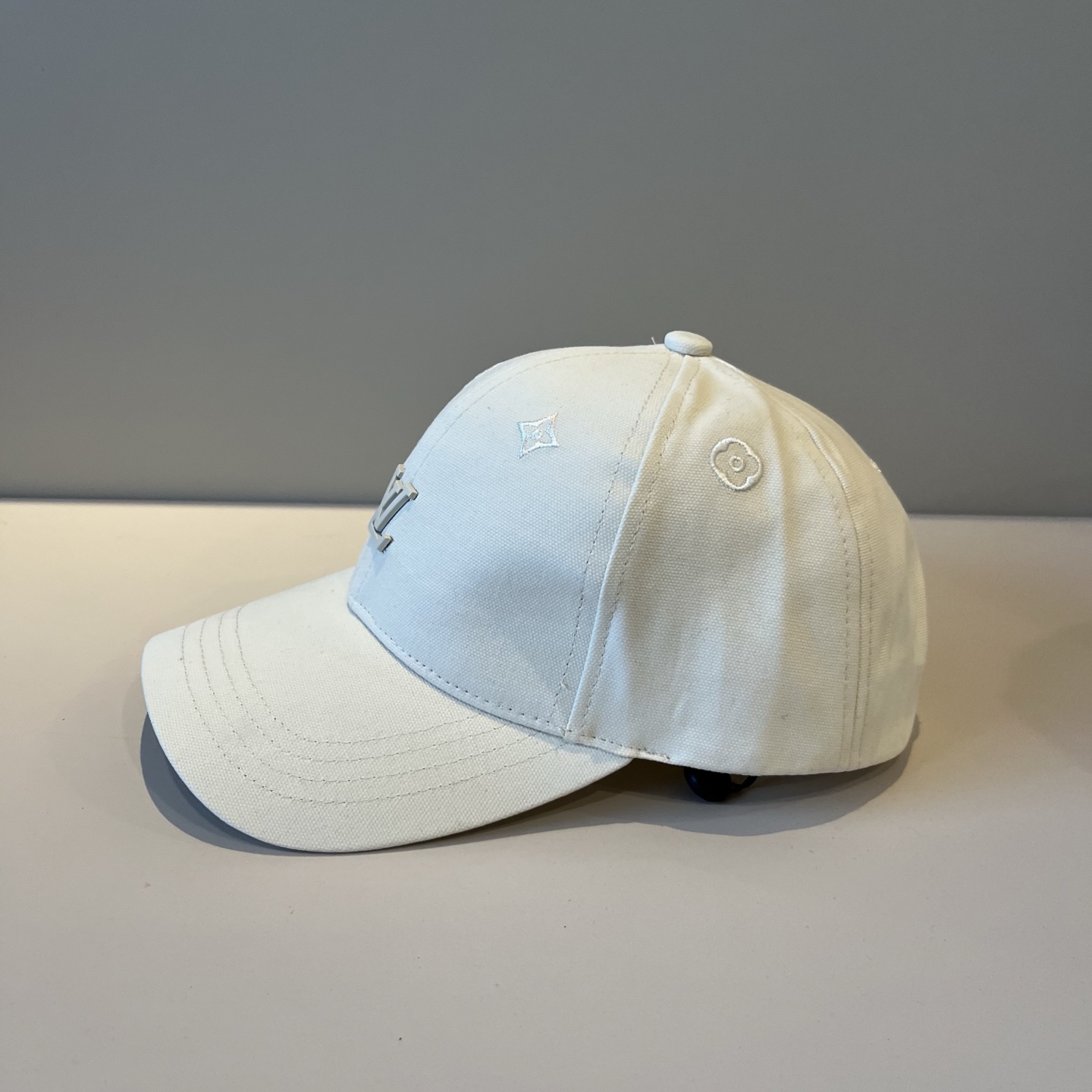 🧢路易威登棒球帽 LouisVuitton😍新款LV棒球帽，重工打造♥️高端大气，百搭款🤗男女通用！跑量