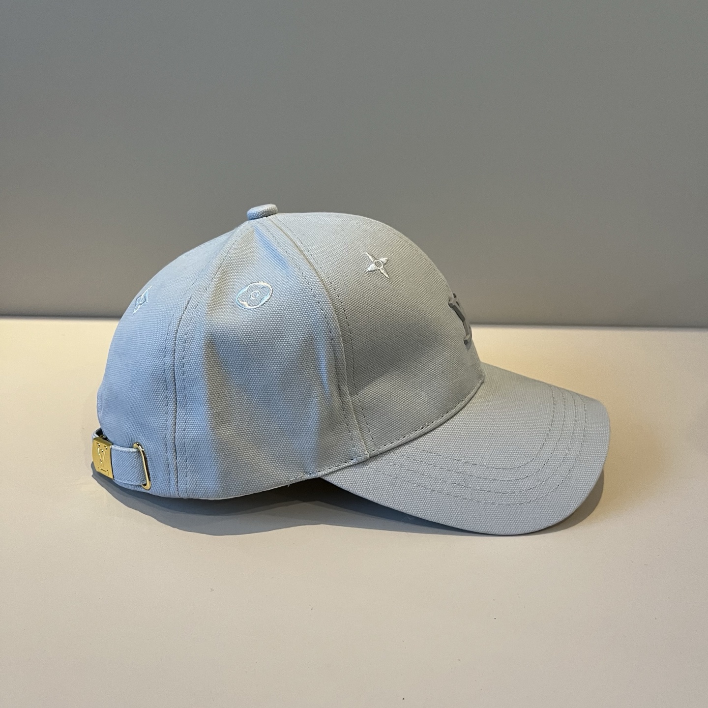 🧢路易威登棒球帽 LouisVuitton😍新款LV棒球帽，重工打造♥️高端大气，百搭款🤗男女通用！跑量