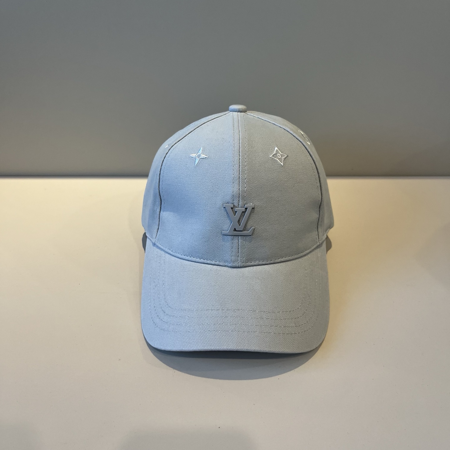 🧢路易威登棒球帽 LouisVuitton😍新款LV棒球帽，重工打造♥️高端大气，百搭款🤗男女通用！跑量