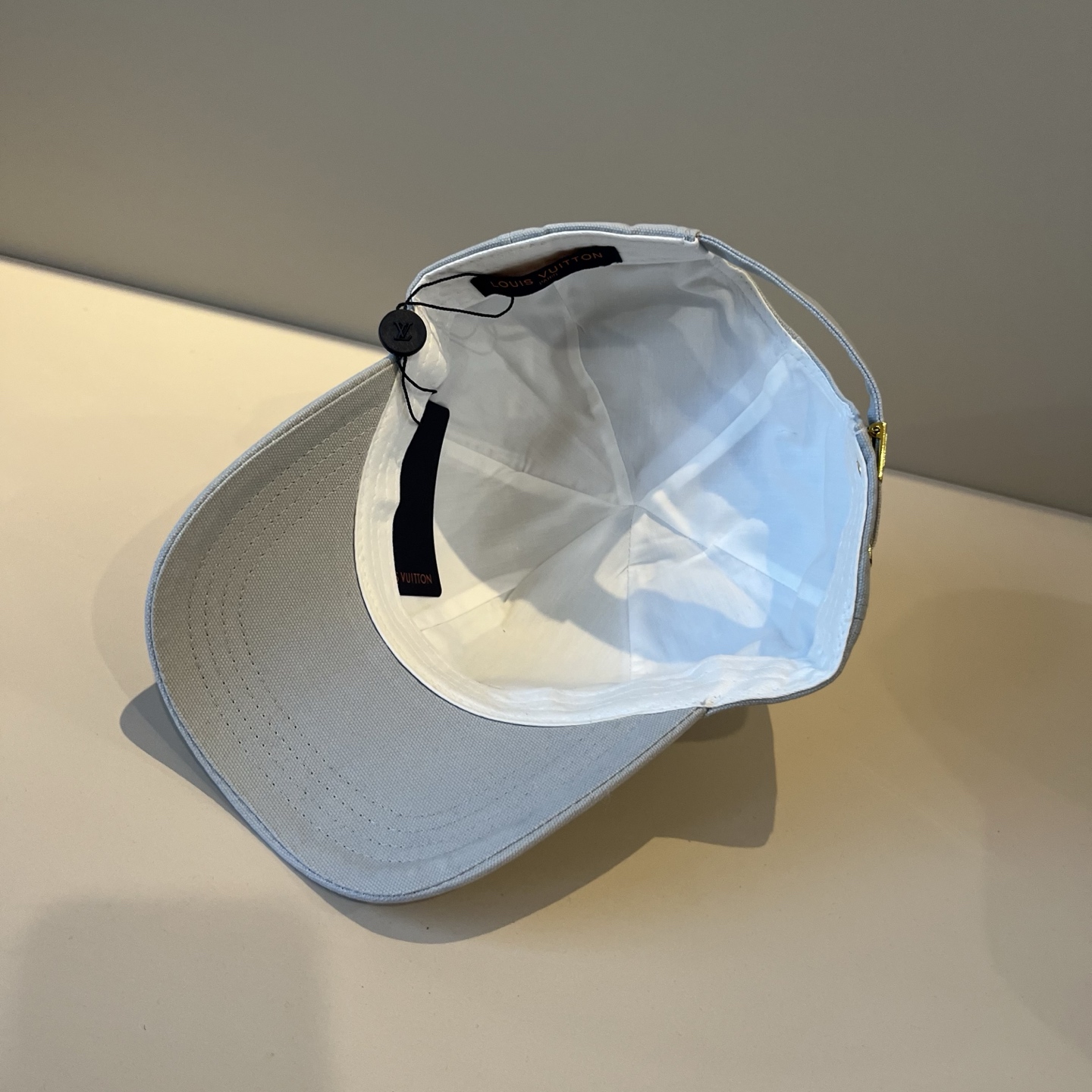 🧢路易威登棒球帽 LouisVuitton😍新款LV棒球帽，重工打造♥️高端大气，百搭款🤗男女通用！跑量