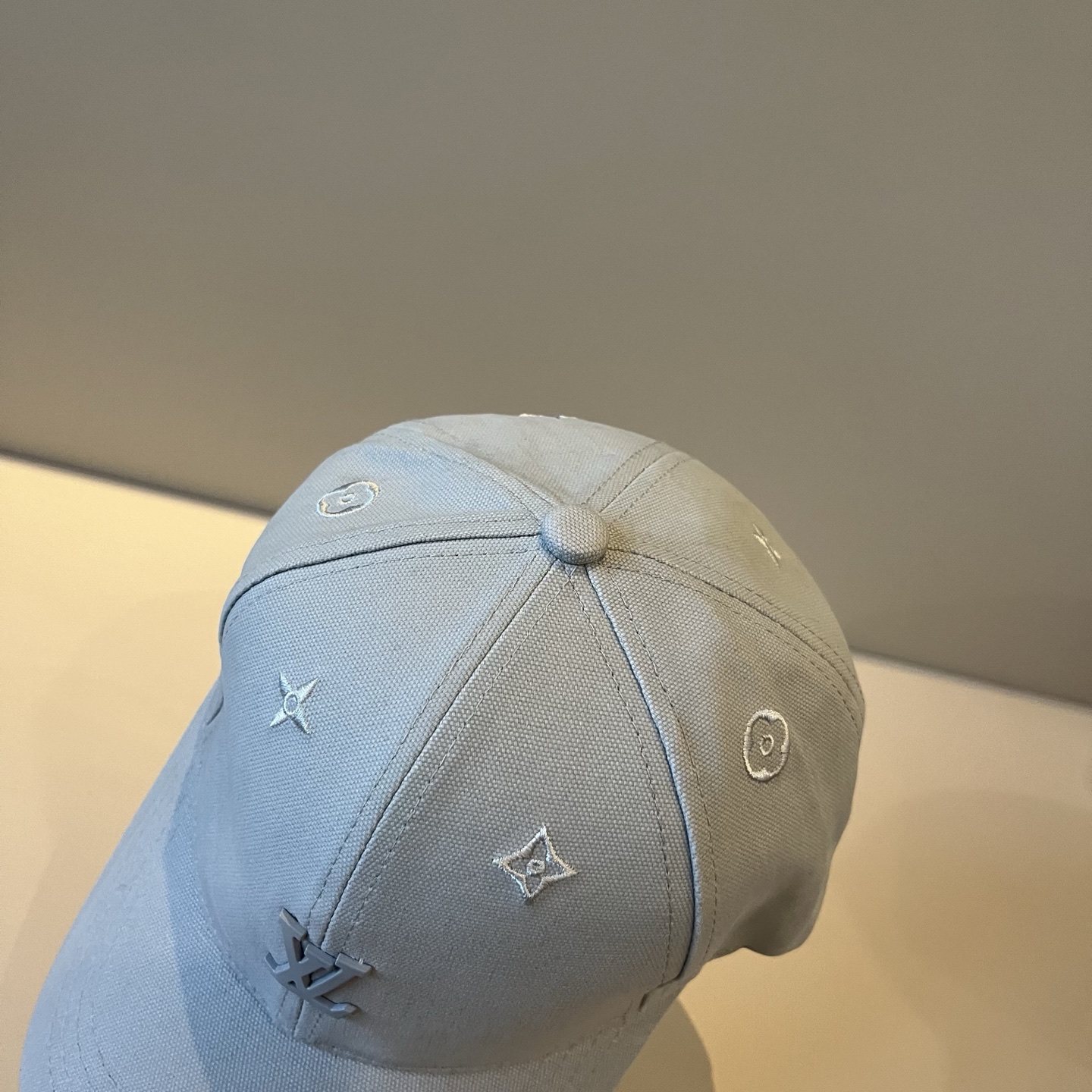 🧢路易威登棒球帽 LouisVuitton😍新款LV棒球帽，重工打造♥️高端大气，百搭款🤗男女通用！跑量