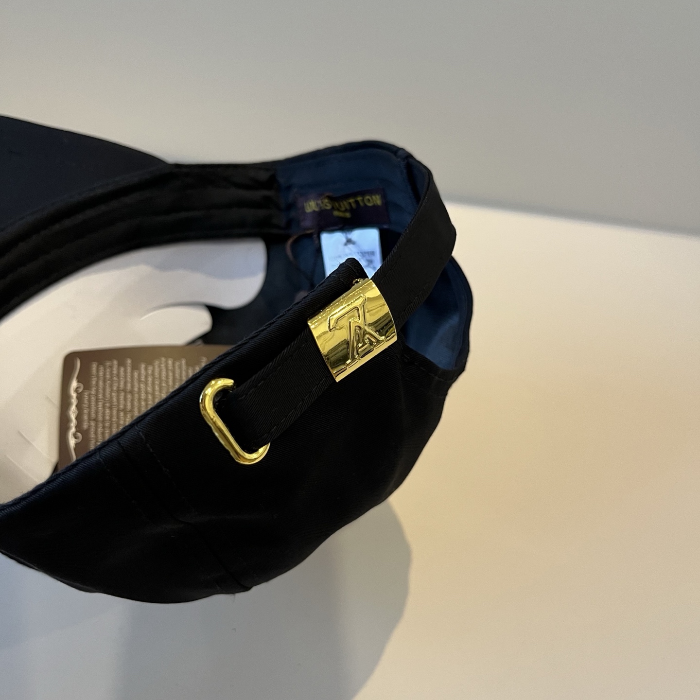 🧢路易威登棒球帽 LouisVuitton😍新款LV棒球帽，重工打造♥️高端大气，百搭款🤗男女通用！跑量