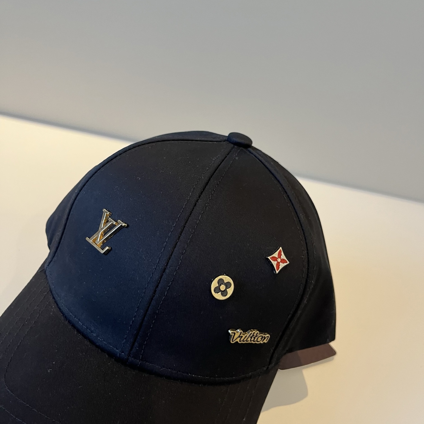 🧢路易威登棒球帽 LouisVuitton😍新款LV棒球帽，重工打造♥️高端大气，百搭款🤗男女通用！跑量