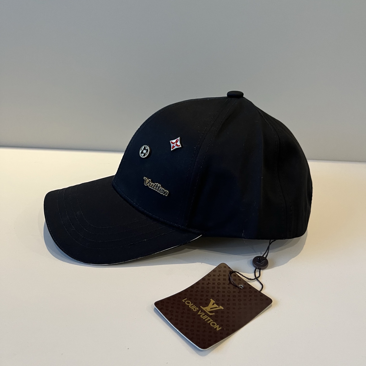 🧢路易威登棒球帽 LouisVuitton😍新款LV棒球帽，重工打造♥️高端大气，百搭款🤗男女通用！跑量