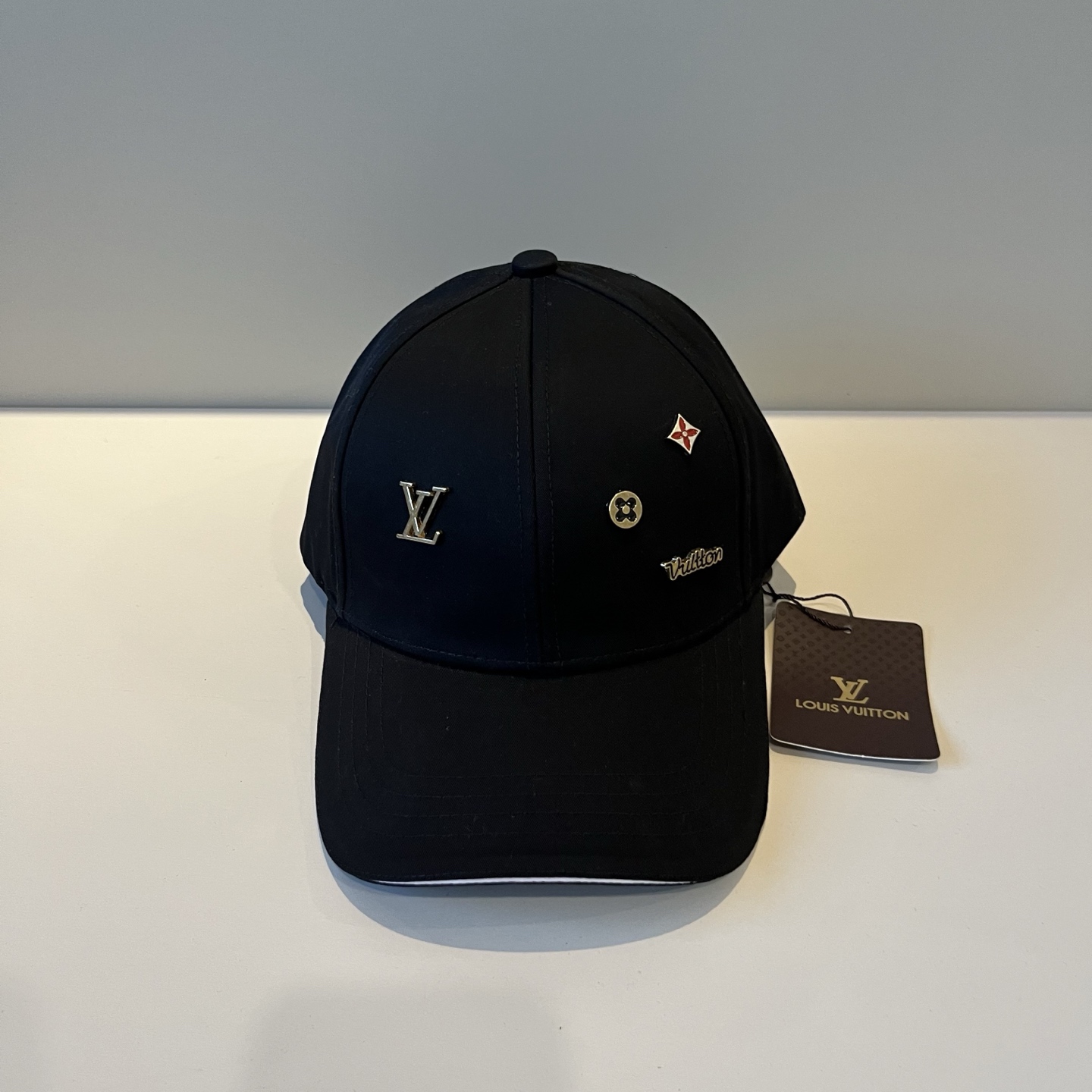 🧢路易威登棒球帽 LouisVuitton😍新款LV棒球帽，重工打造♥️高端大气，百搭款🤗男女通用！跑量