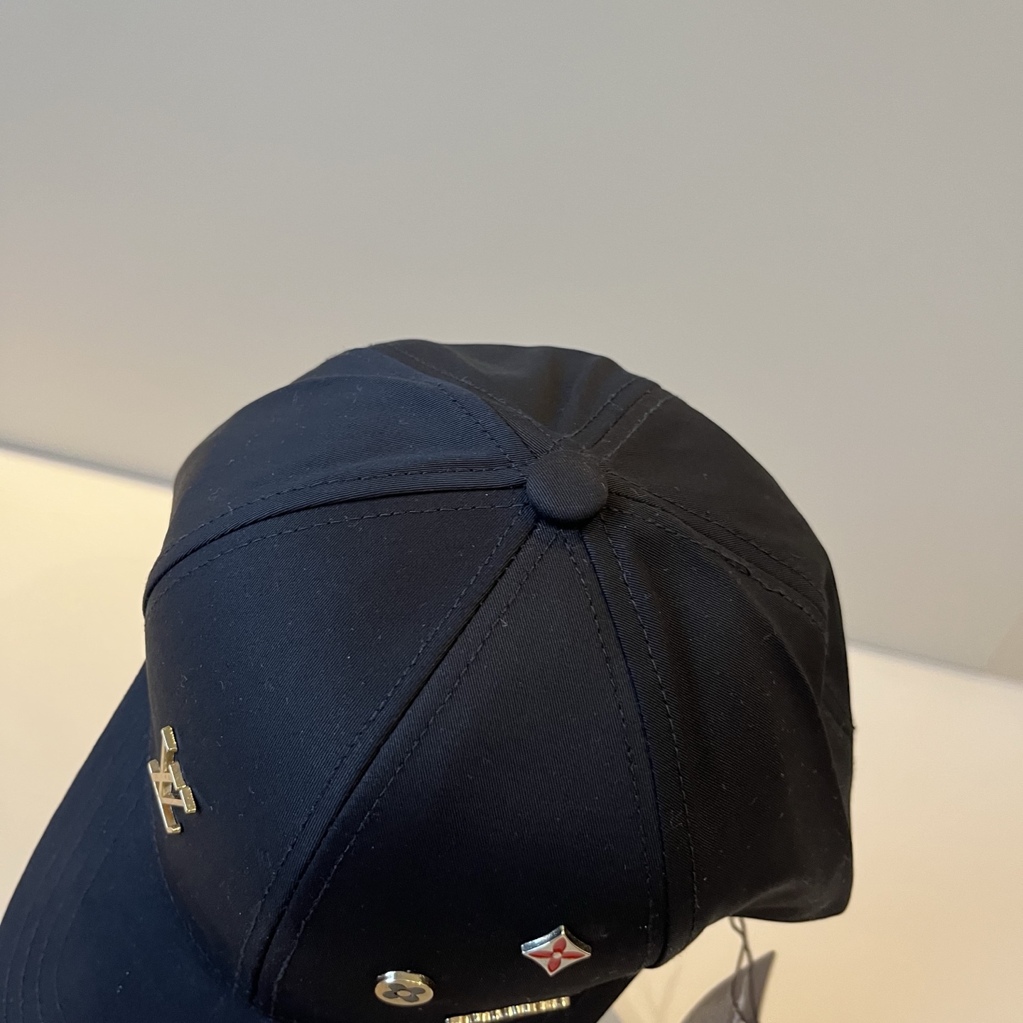 🧢路易威登棒球帽 LouisVuitton😍新款LV棒球帽，重工打造♥️高端大气，百搭款🤗男女通用！跑量