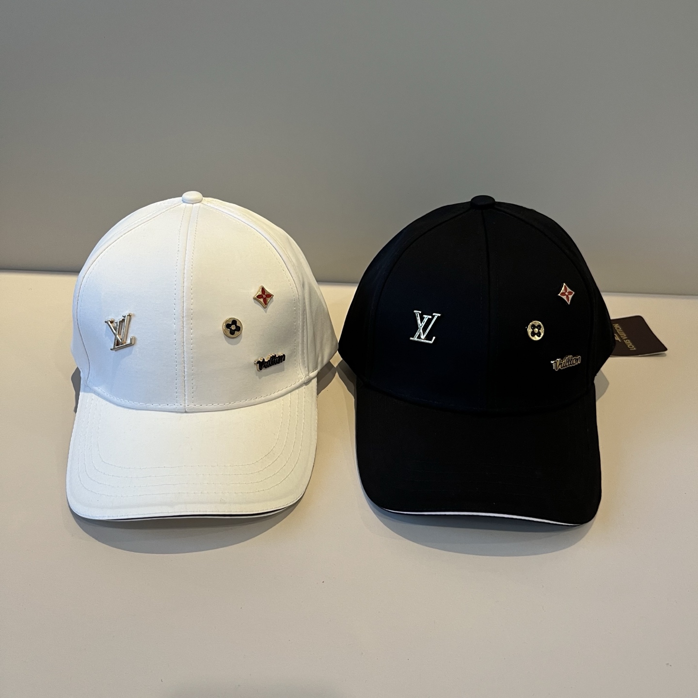 🧢路易威登棒球帽 LouisVuitton😍新款LV棒球帽，重工打造♥️高端大气，百搭款🤗男女通用！跑量