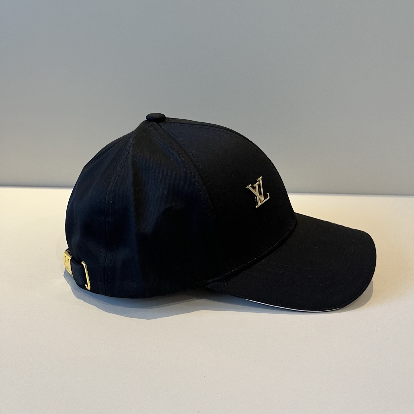 🧢路易威登棒球帽 LouisVuitton😍新款LV棒球帽，重工打造♥️高端大气，百搭款🤗男女通用！跑量