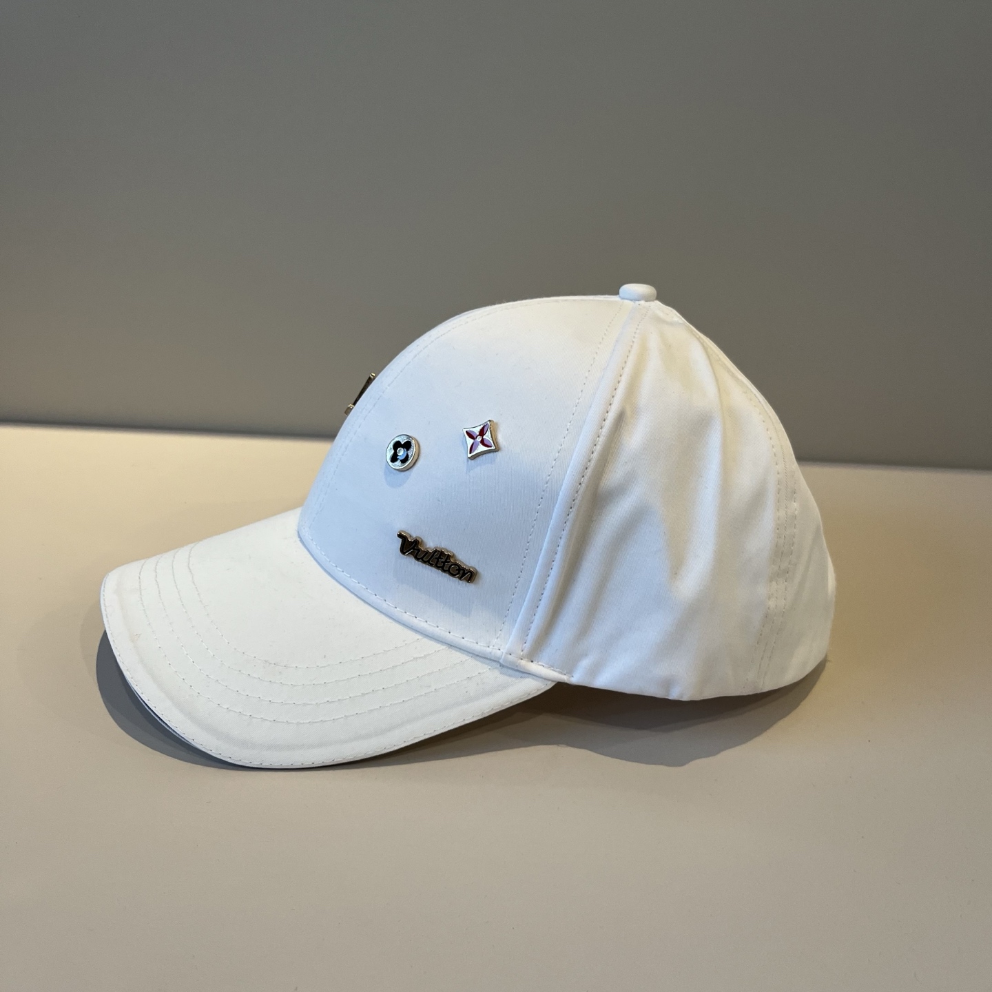 🧢路易威登棒球帽 LouisVuitton😍新款LV棒球帽，重工打造♥️高端大气，百搭款🤗男女通用！跑量