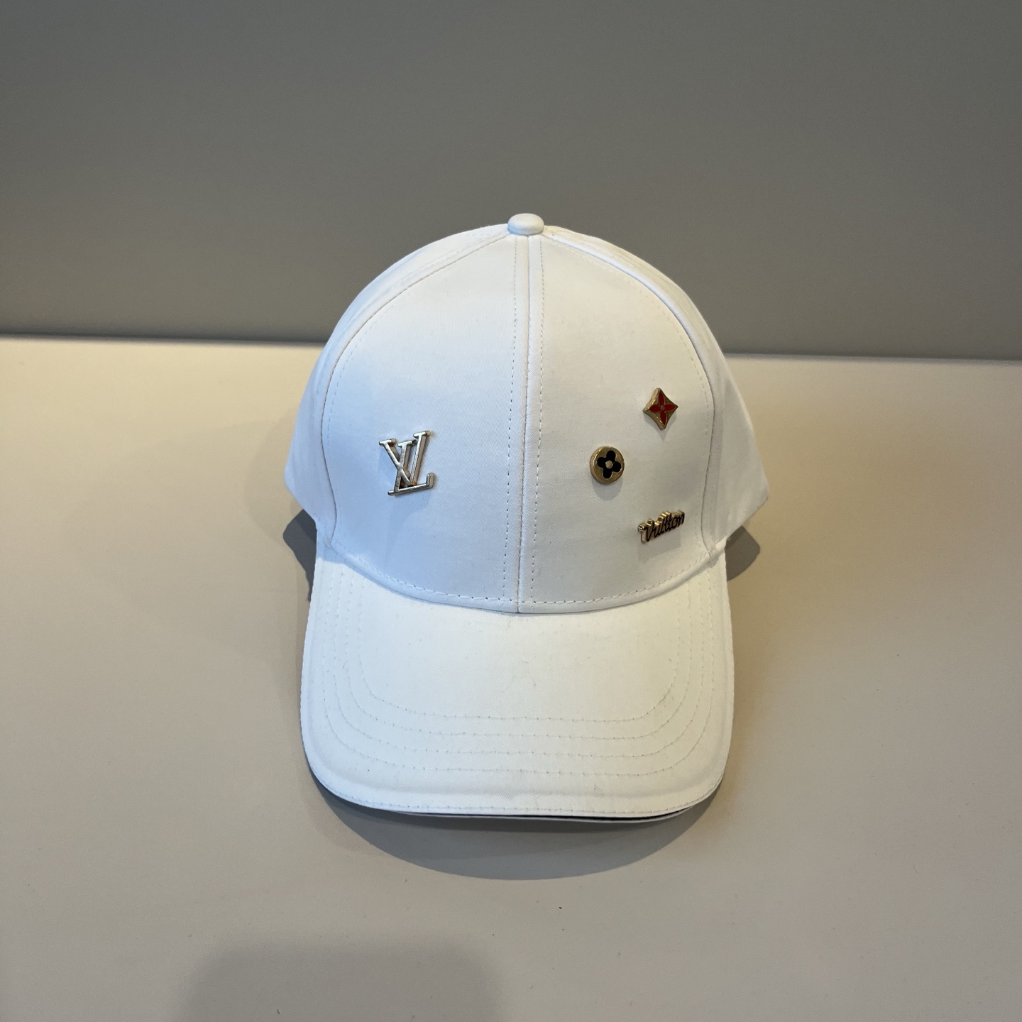 🧢路易威登棒球帽 LouisVuitton😍新款LV棒球帽，重工打造♥️高端大气，百搭款🤗男女通用！跑量