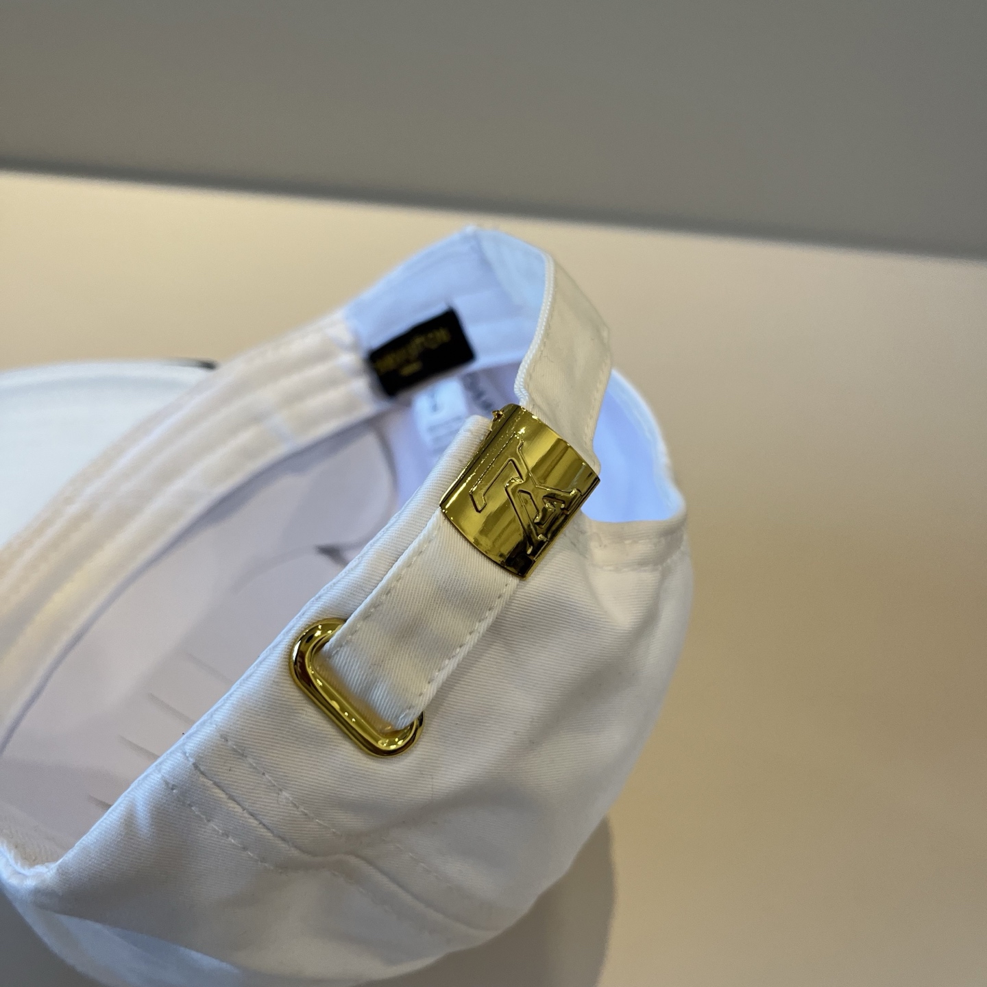 🧢路易威登棒球帽 LouisVuitton😍新款LV棒球帽，重工打造♥️高端大气，百搭款🤗男女通用！跑量