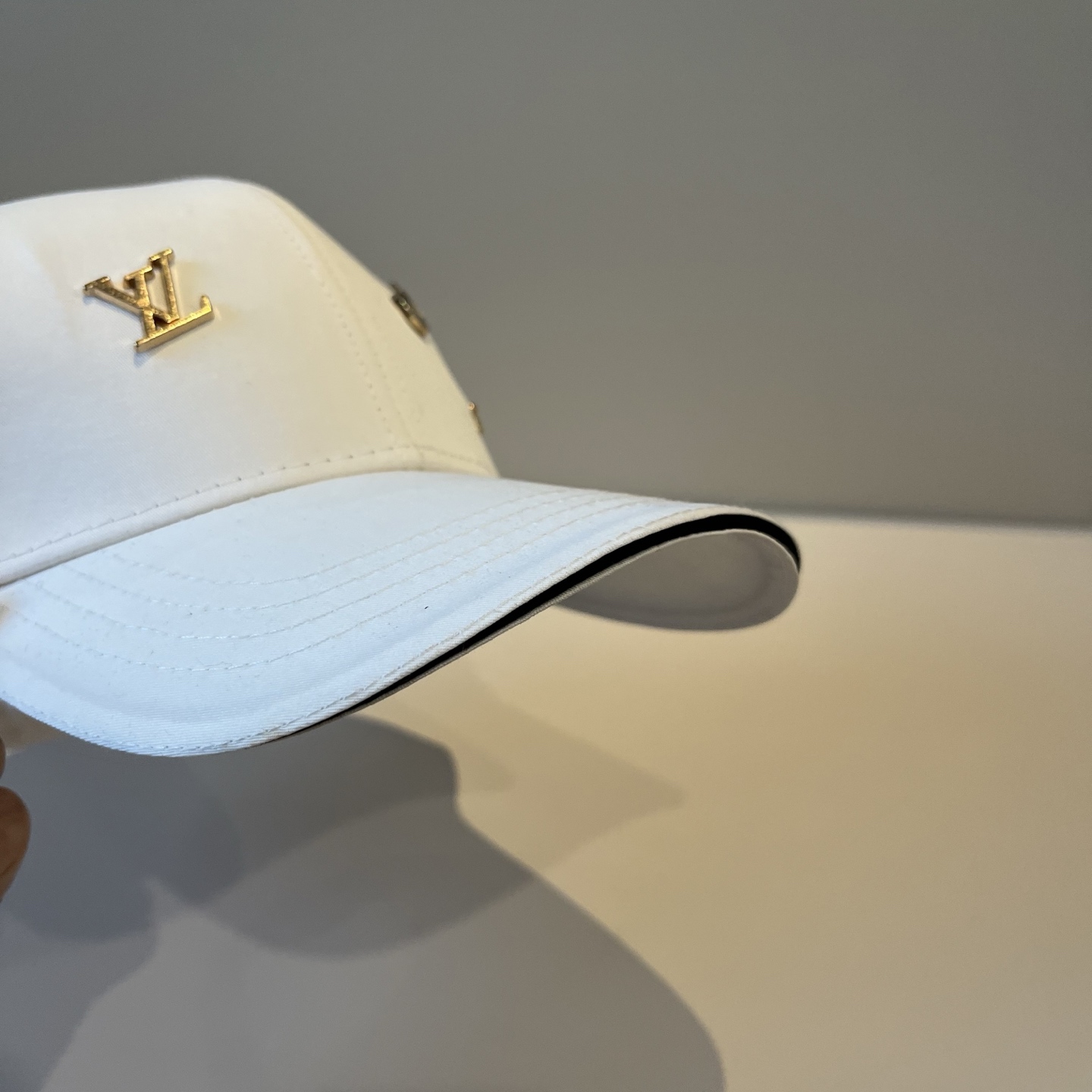 🧢路易威登棒球帽 LouisVuitton😍新款LV棒球帽，重工打造♥️高端大气，百搭款🤗男女通用！跑量