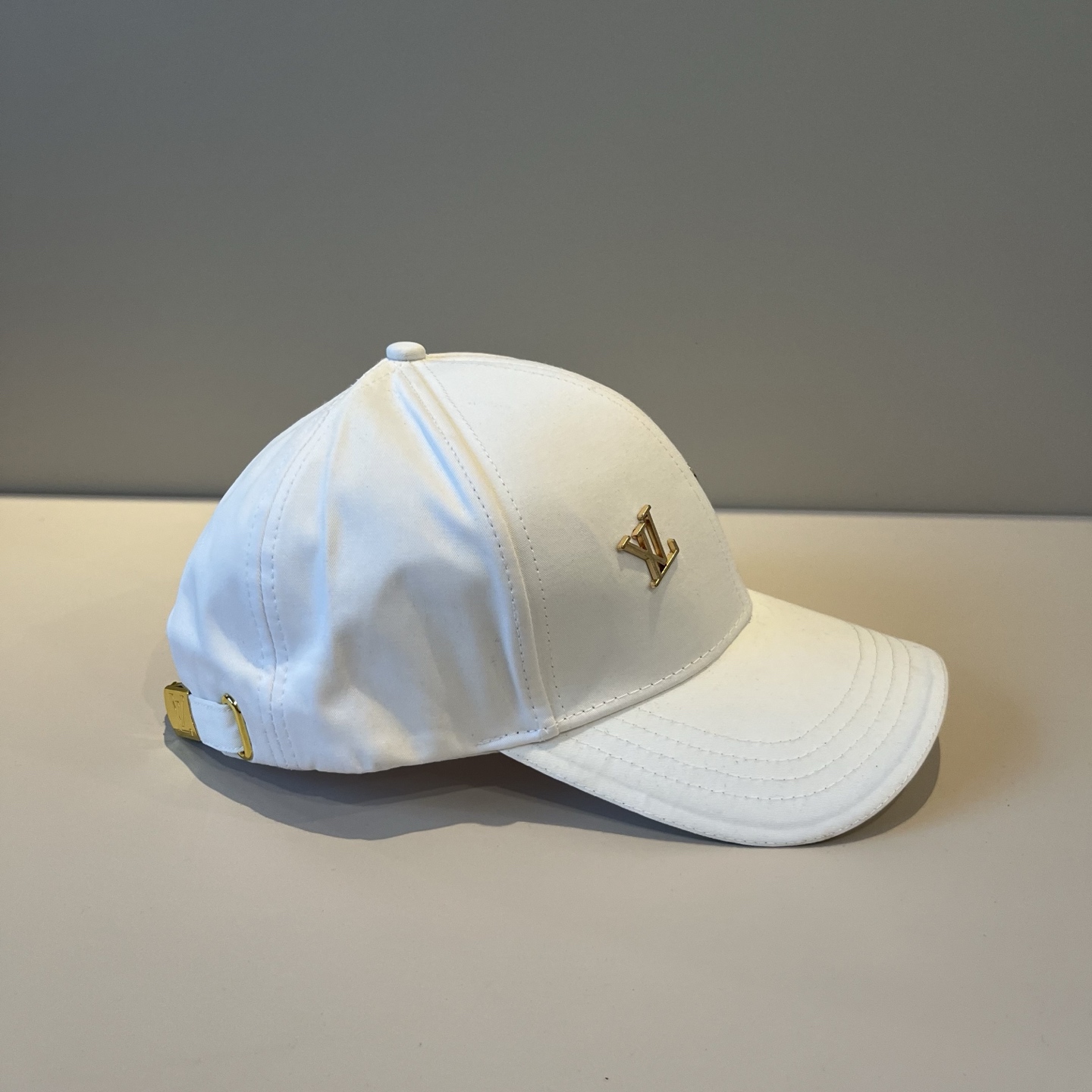 🧢路易威登棒球帽 LouisVuitton😍新款LV棒球帽，重工打造♥️高端大气，百搭款🤗男女通用！跑量