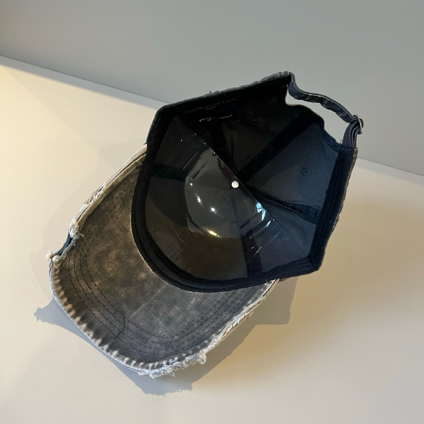 🧢路易威登棒球帽 LouisVuitton😍新款LV棒球帽，重工打造♥️高端大气，百搭款🤗男女通用！跑量