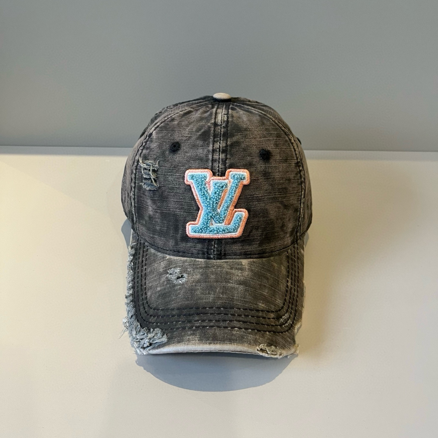 🧢路易威登棒球帽 LouisVuitton😍新款LV棒球帽，重工打造♥️高端大气，百搭款🤗男女通用！跑量