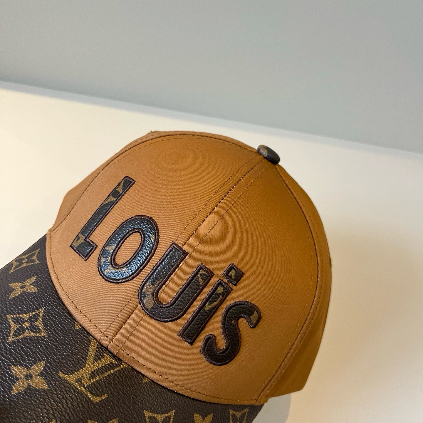 🧢路易威登棒球帽 LouisVuitton😍新款LV棒球帽，重工打造♥️高端大气，百搭款🤗男女通用！跑量