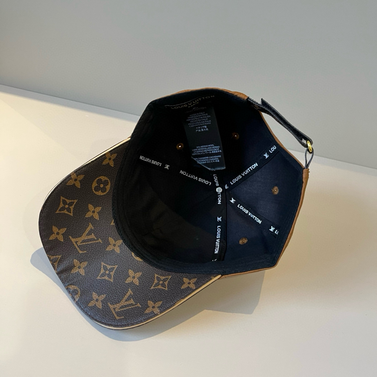 🧢路易威登棒球帽 LouisVuitton😍新款LV棒球帽，重工打造♥️高端大气，百搭款🤗男女通用！跑量