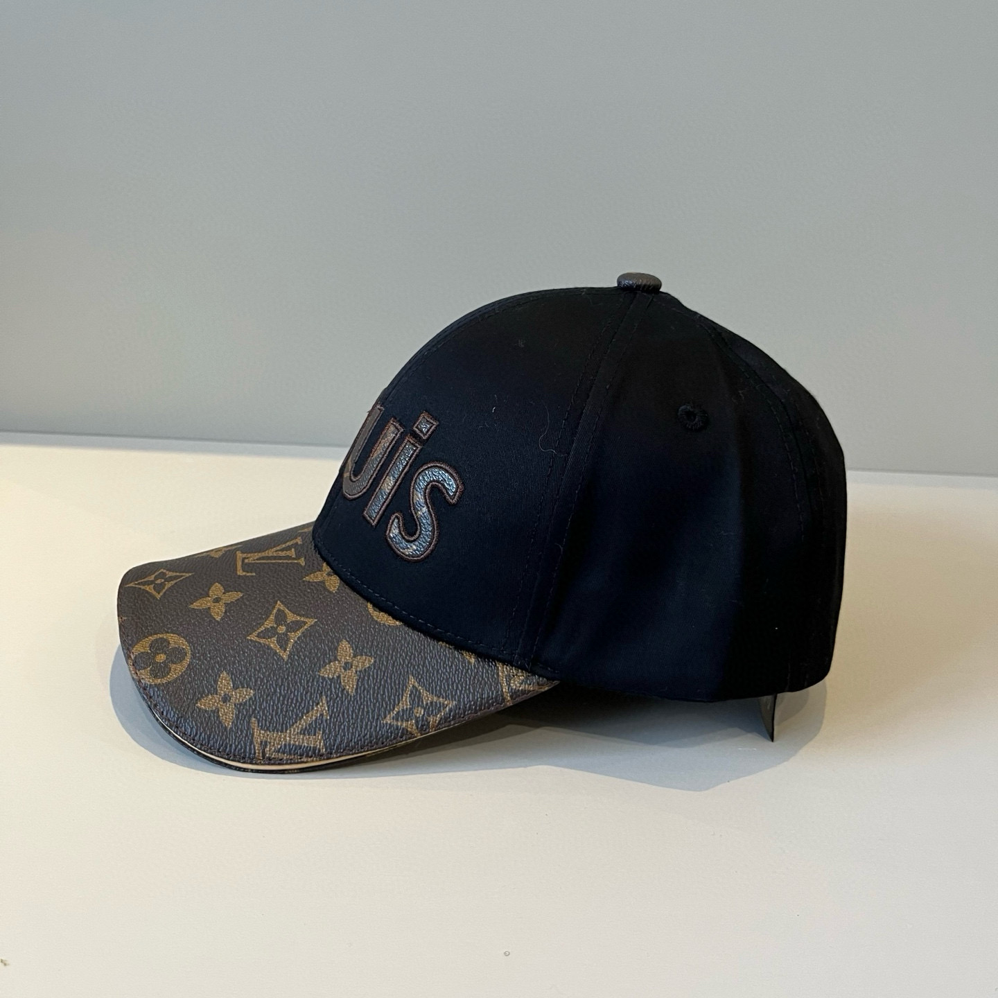 🧢路易威登棒球帽 LouisVuitton😍新款LV棒球帽，重工打造♥️高端大气，百搭款🤗男女通用！跑量