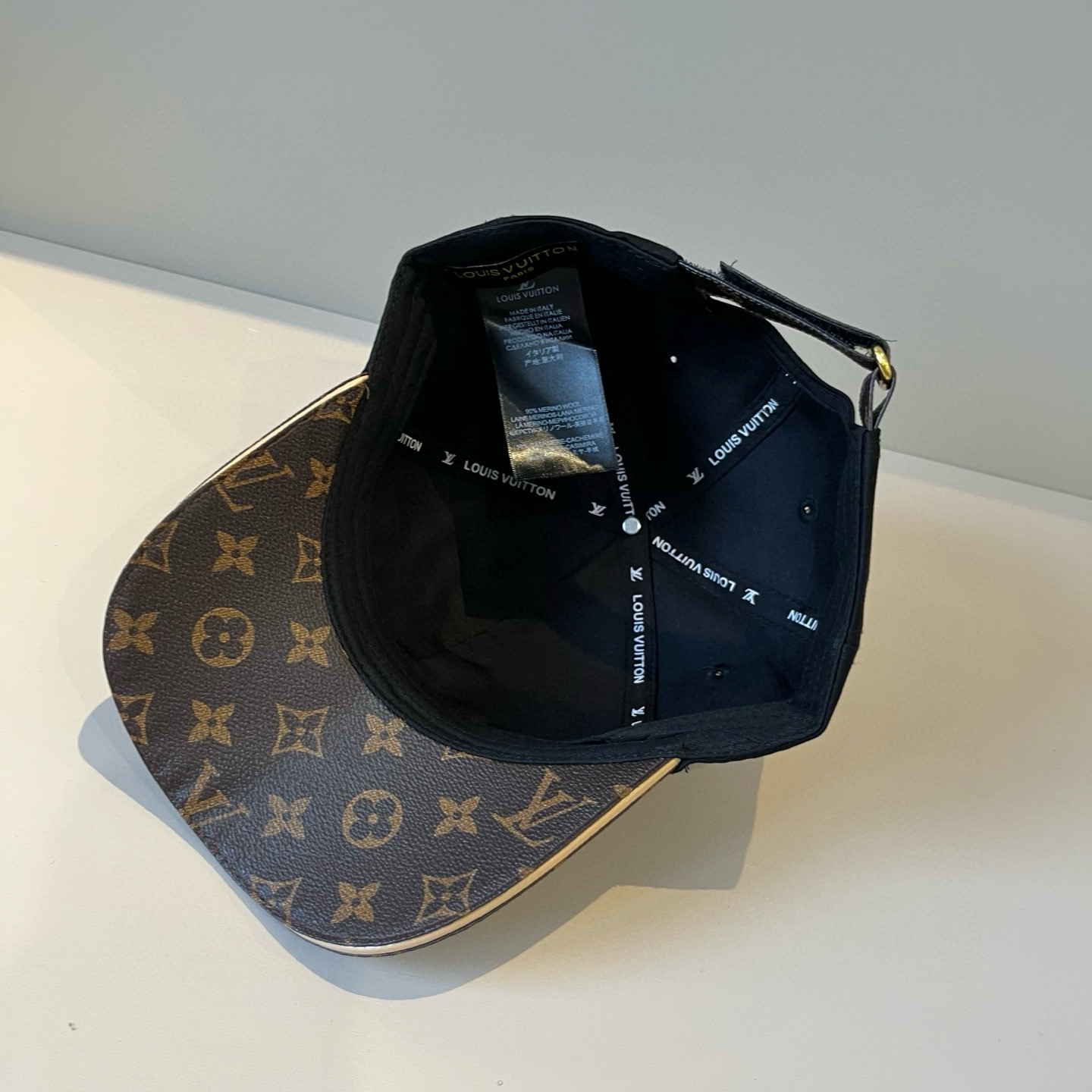 🧢路易威登棒球帽 LouisVuitton😍新款LV棒球帽，重工打造♥️高端大气，百搭款🤗男女通用！跑量