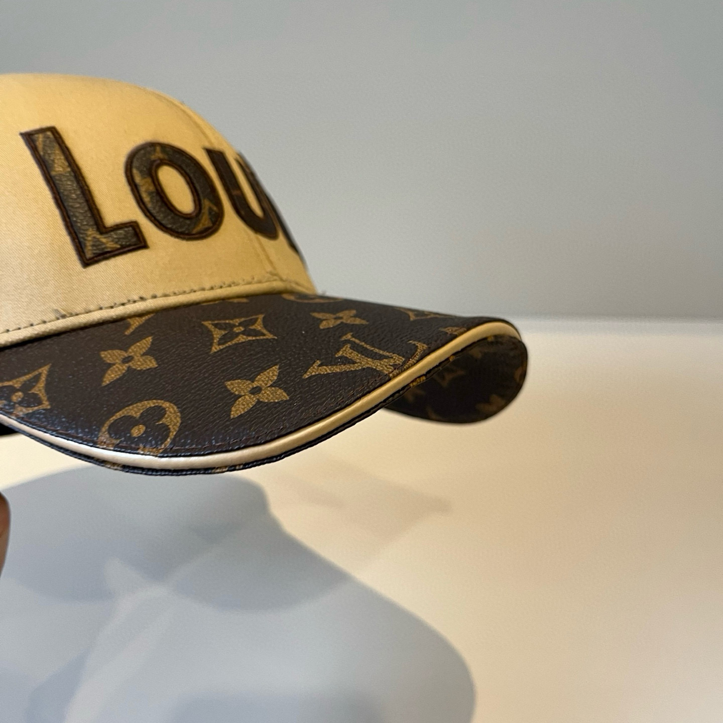 🧢路易威登棒球帽 LouisVuitton😍新款LV棒球帽，重工打造♥️高端大气，百搭款🤗男女通用！跑量