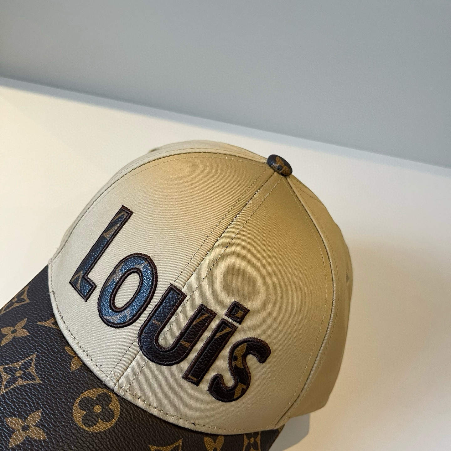 🧢路易威登棒球帽 LouisVuitton😍新款LV棒球帽，重工打造♥️高端大气，百搭款🤗男女通用！跑量