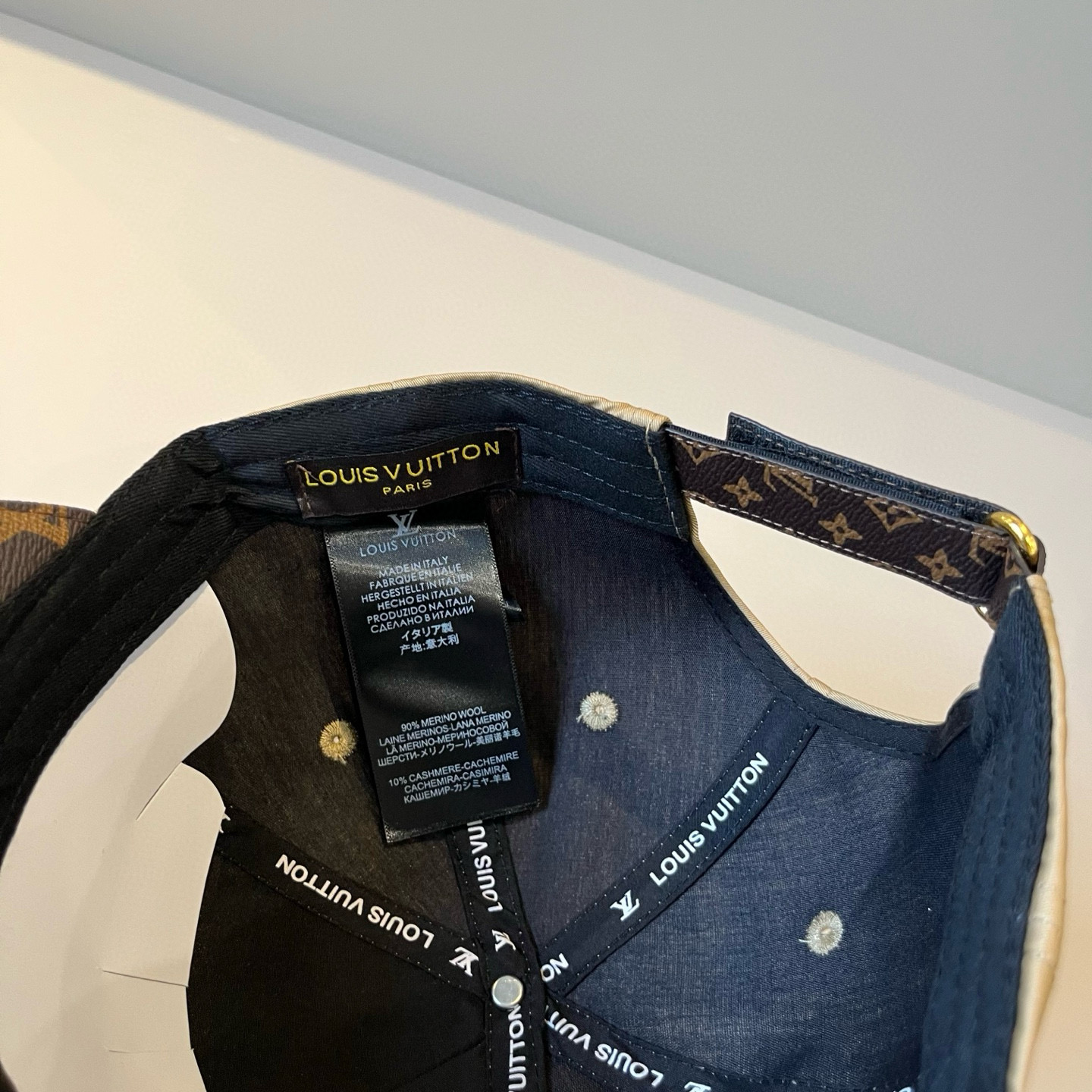 🧢路易威登棒球帽 LouisVuitton😍新款LV棒球帽，重工打造♥️高端大气，百搭款🤗男女通用！跑量