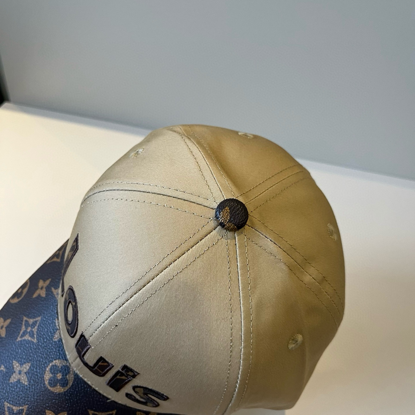 🧢路易威登棒球帽 LouisVuitton😍新款LV棒球帽，重工打造♥️高端大气，百搭款🤗男女通用！跑量