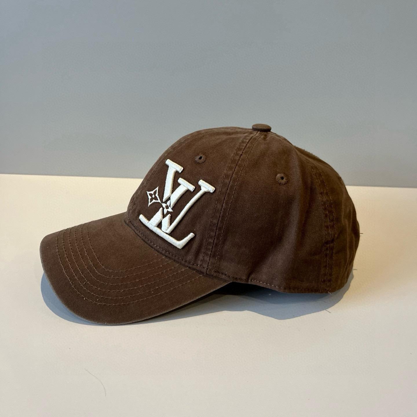 🧢路易威登棒球帽 LouisVuitton😍新款LV棒球帽，重工打造♥️高端大气，百搭款🤗男女通用！跑量