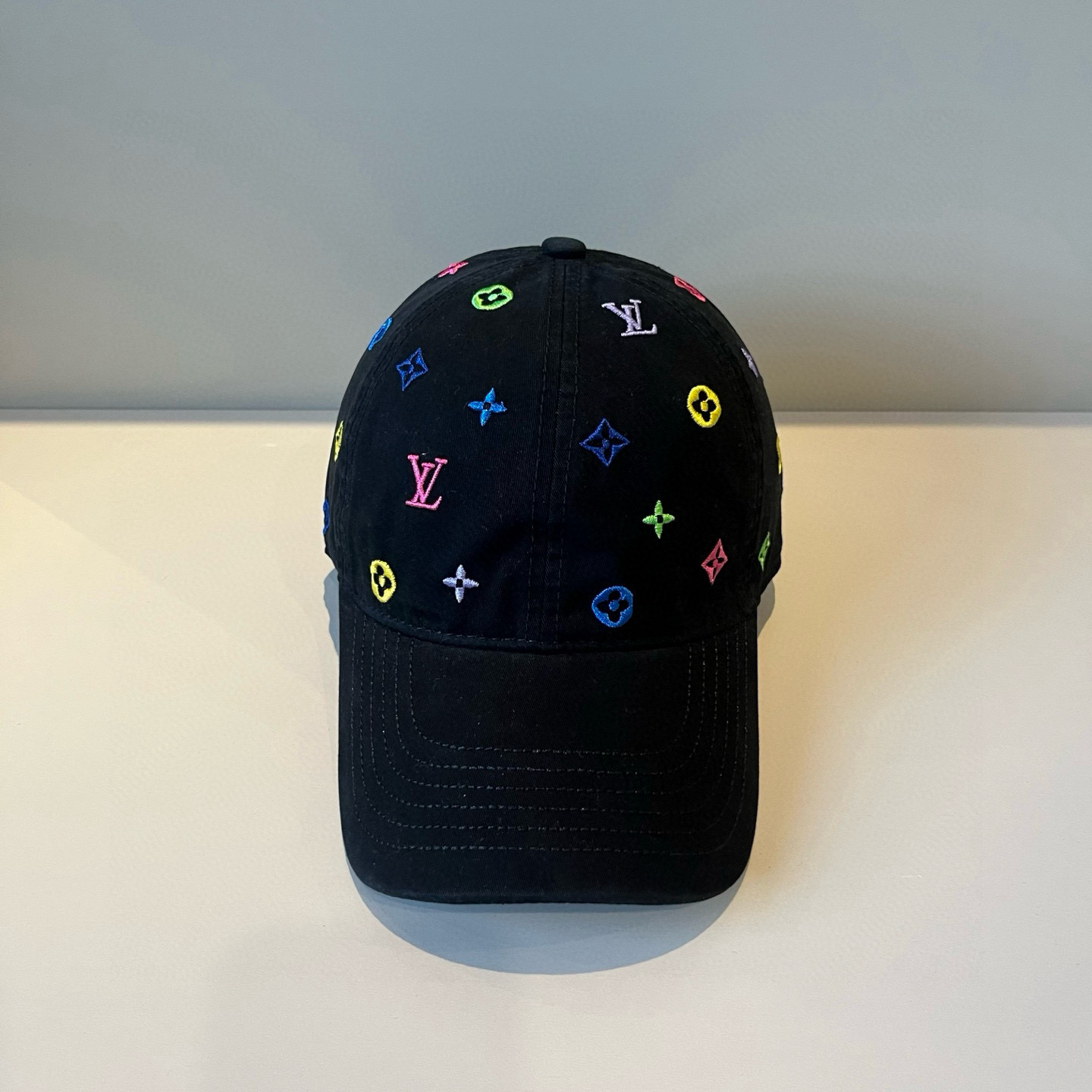 🧢路易威登棒球帽 LouisVuitton😍新款LV棒球帽，重工打造♥️高端大气，百搭款🤗男女通用！跑量