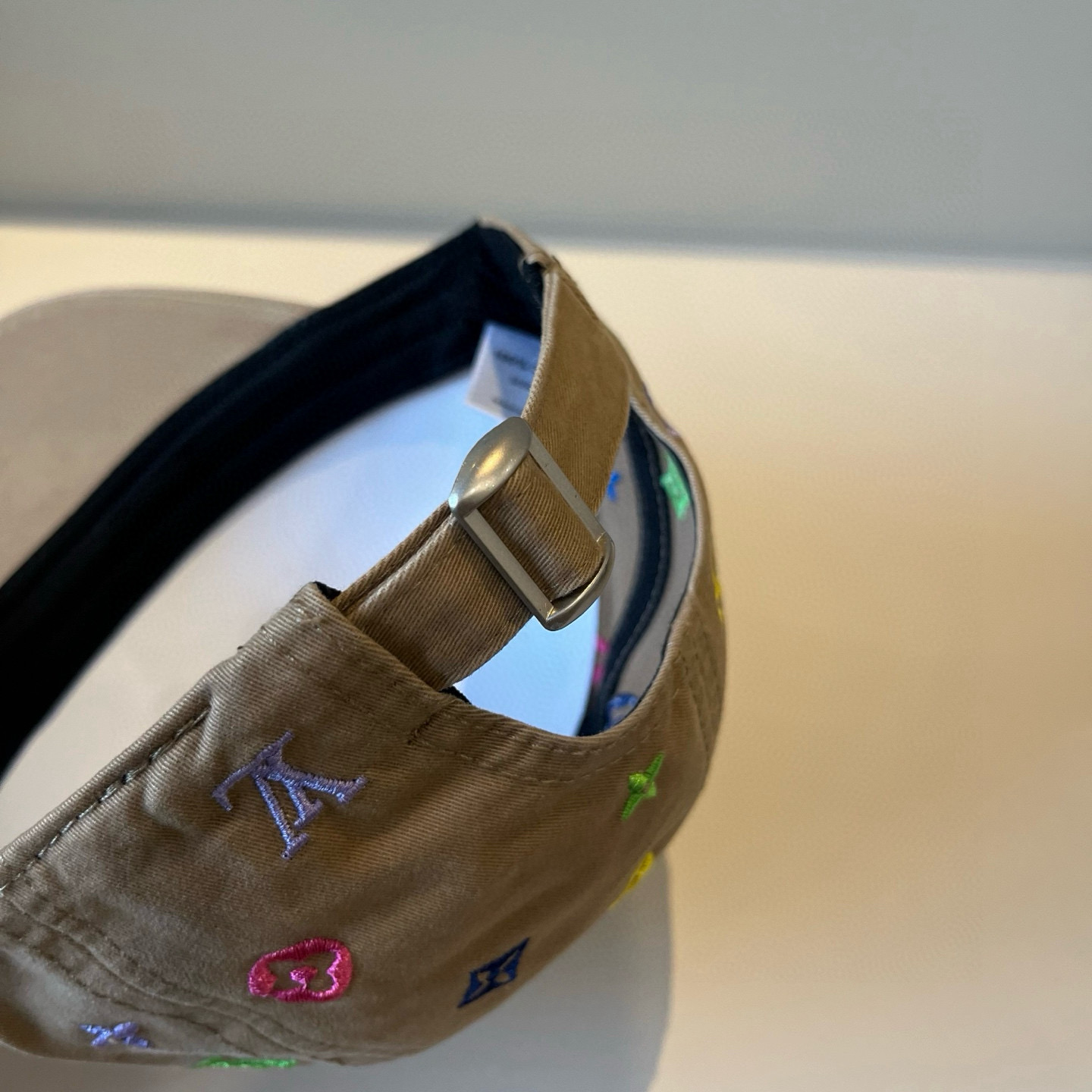 🧢路易威登棒球帽 LouisVuitton😍新款LV棒球帽，重工打造♥️高端大气，百搭款🤗男女通用！跑量