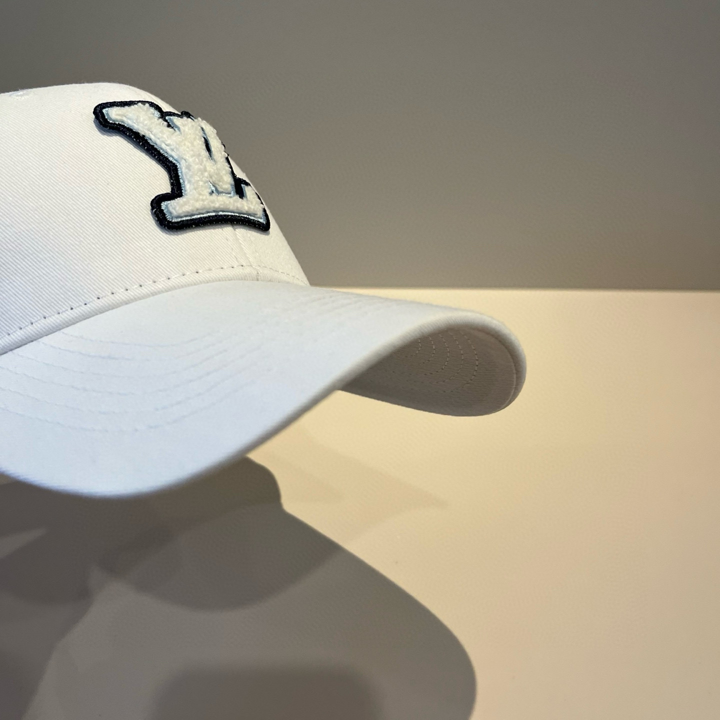 🧢路易威登棒球帽 LouisVuitton😍新款LV棒球帽，重工打造♥️高端大气，百搭款🤗男女通用！跑量