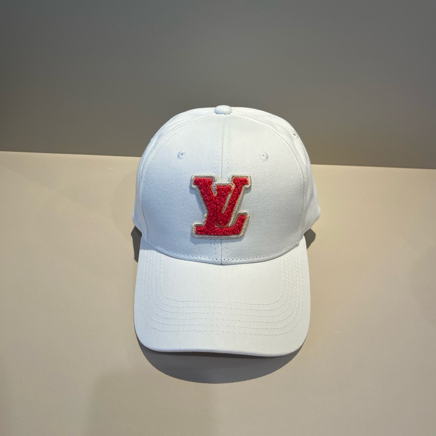🧢路易威登棒球帽 LouisVuitton😍新款LV棒球帽，重工打造♥️高端大气，百搭款🤗男女通用！跑量