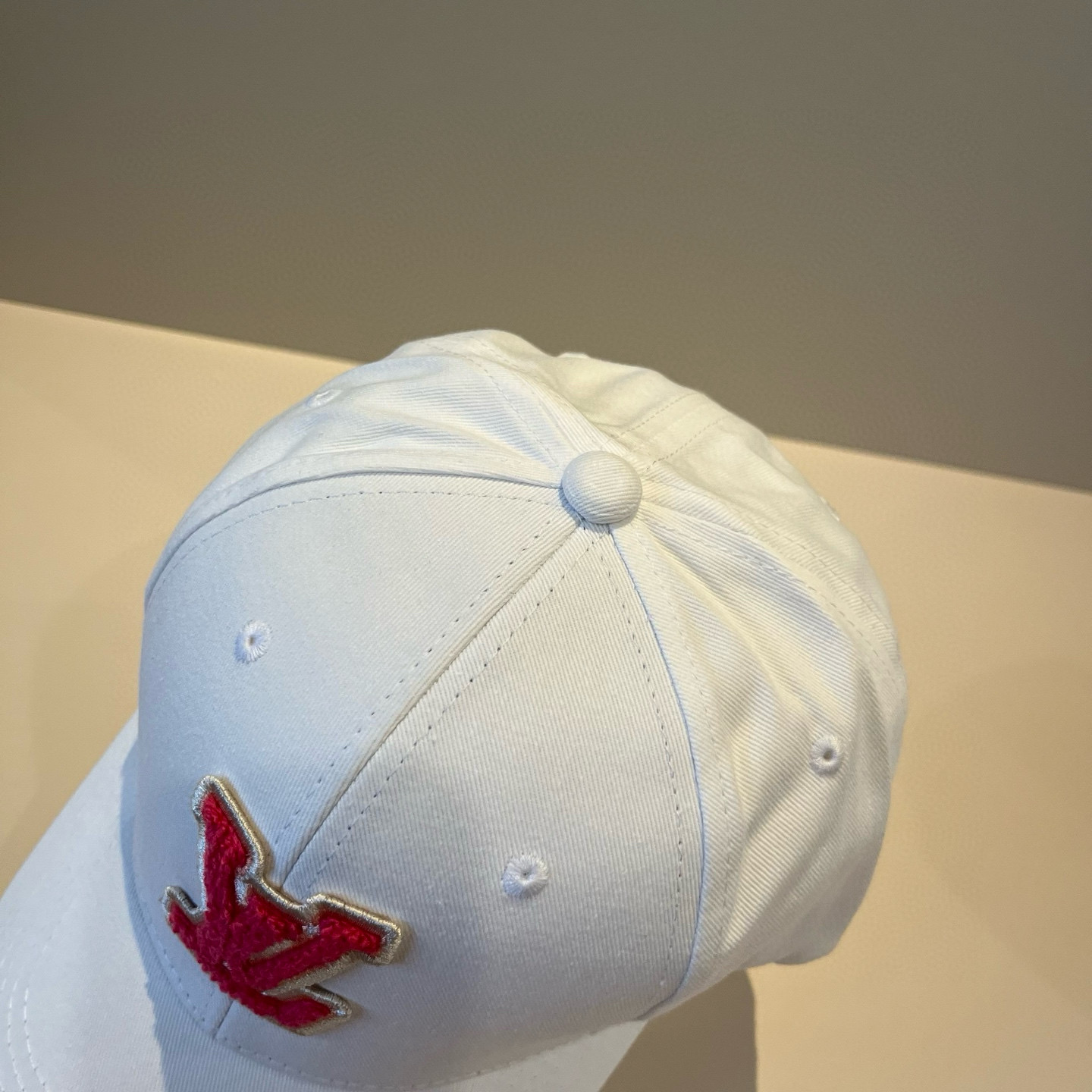 🧢路易威登棒球帽 LouisVuitton😍新款LV棒球帽，重工打造♥️高端大气，百搭款🤗男女通用！跑量