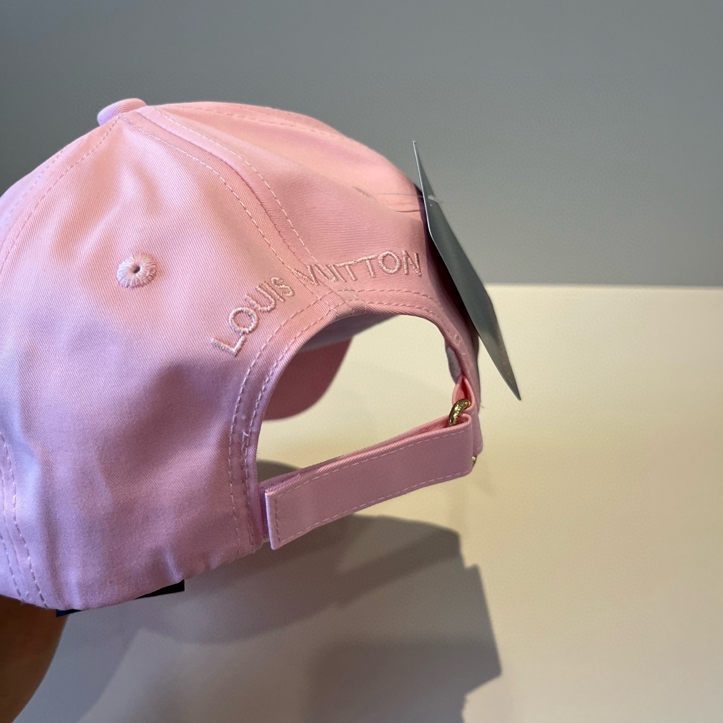 🧢路易威登棒球帽 LouisVuitton😍新款LV棒球帽，重工打造♥️高端大气，百搭款🤗男女通用！跑量