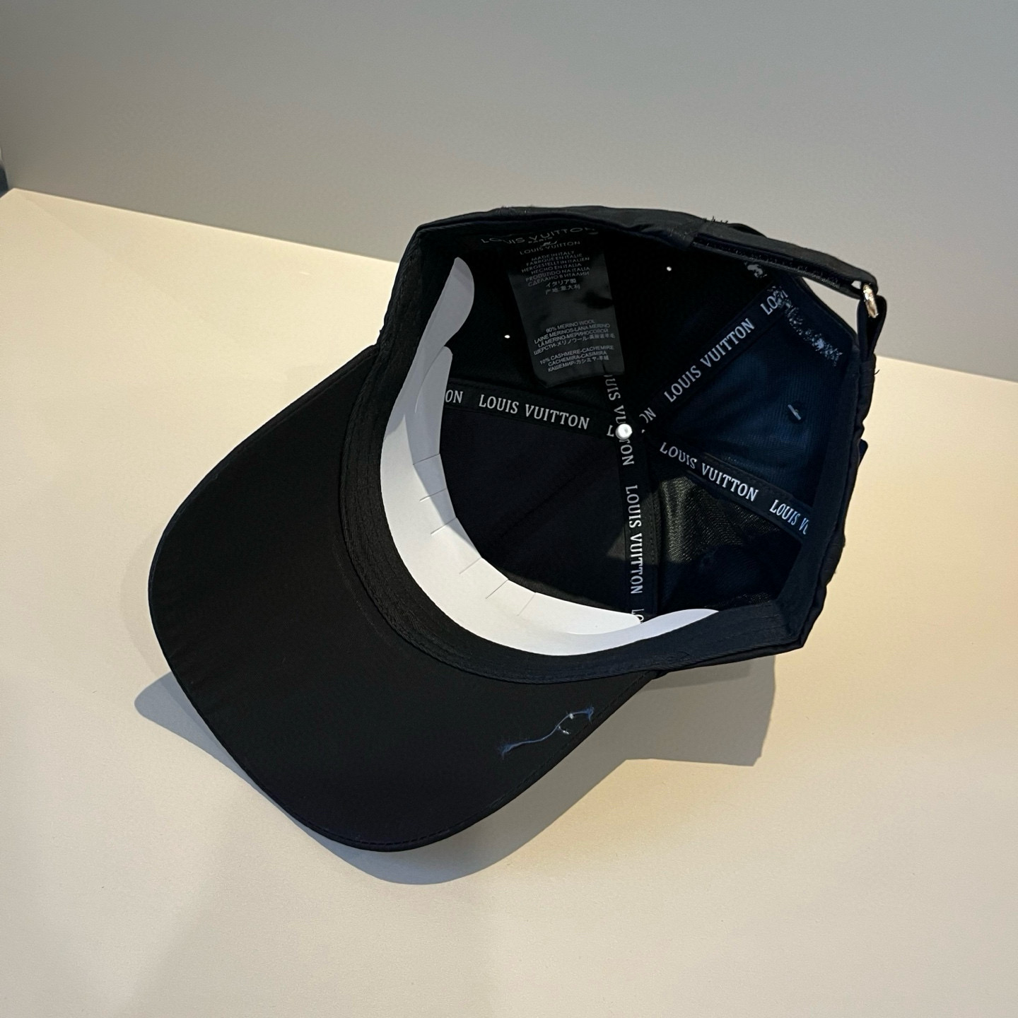 🧢路易威登棒球帽 LouisVuitton😍新款LV棒球帽，重工打造♥️高端大气，百搭款🤗男女通用！跑量