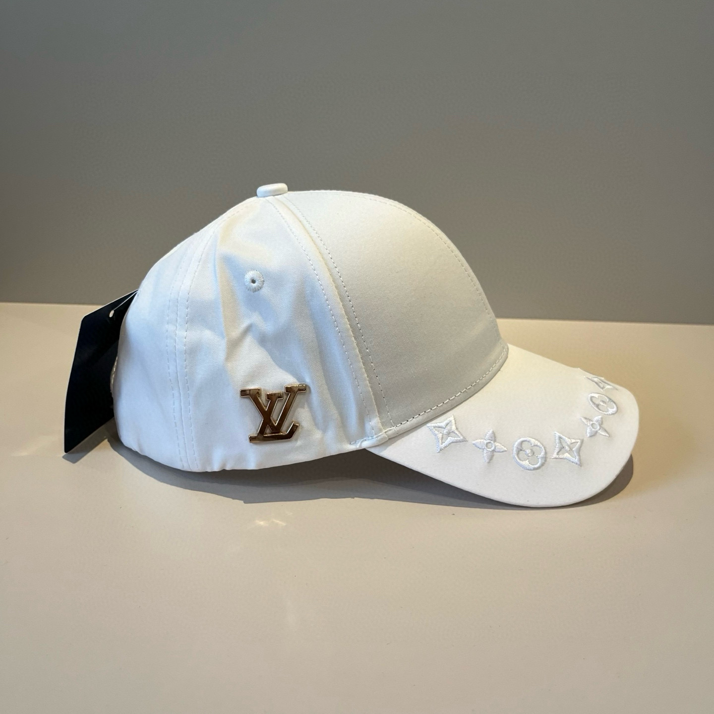 🧢路易威登棒球帽 LouisVuitton😍新款LV棒球帽，重工打造♥️高端大气，百搭款🤗男女通用！跑量